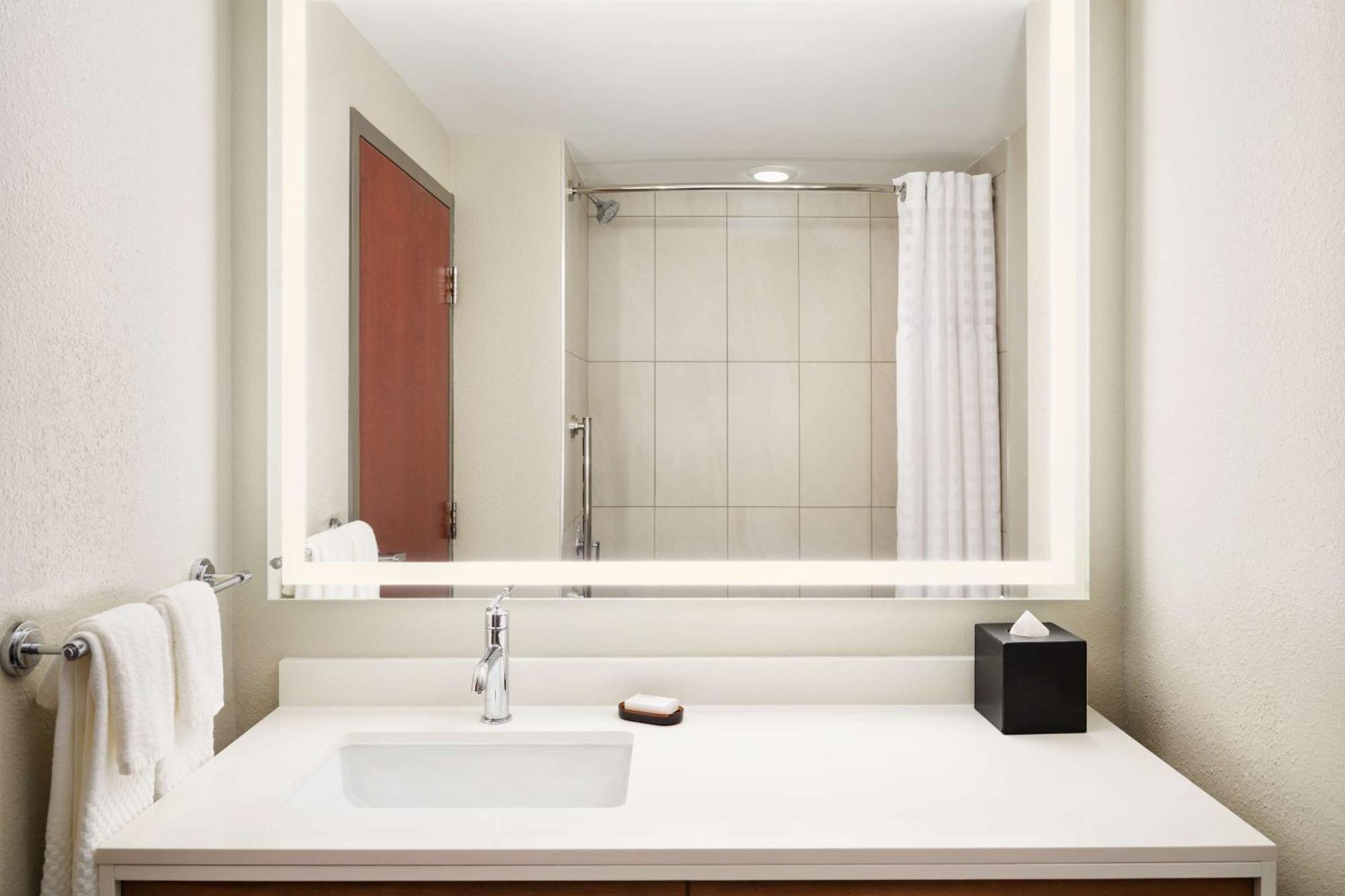 Two-Room Queen Suite Two Queen Beds
