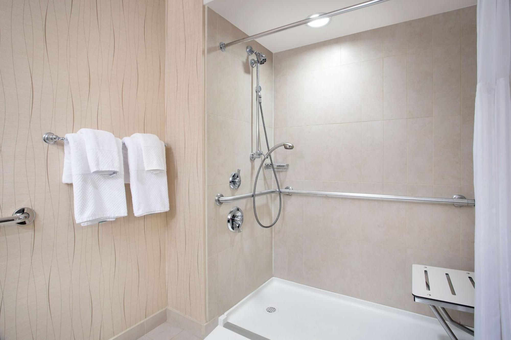 King Room Roll Shower Mobility or Hearing Accessible
