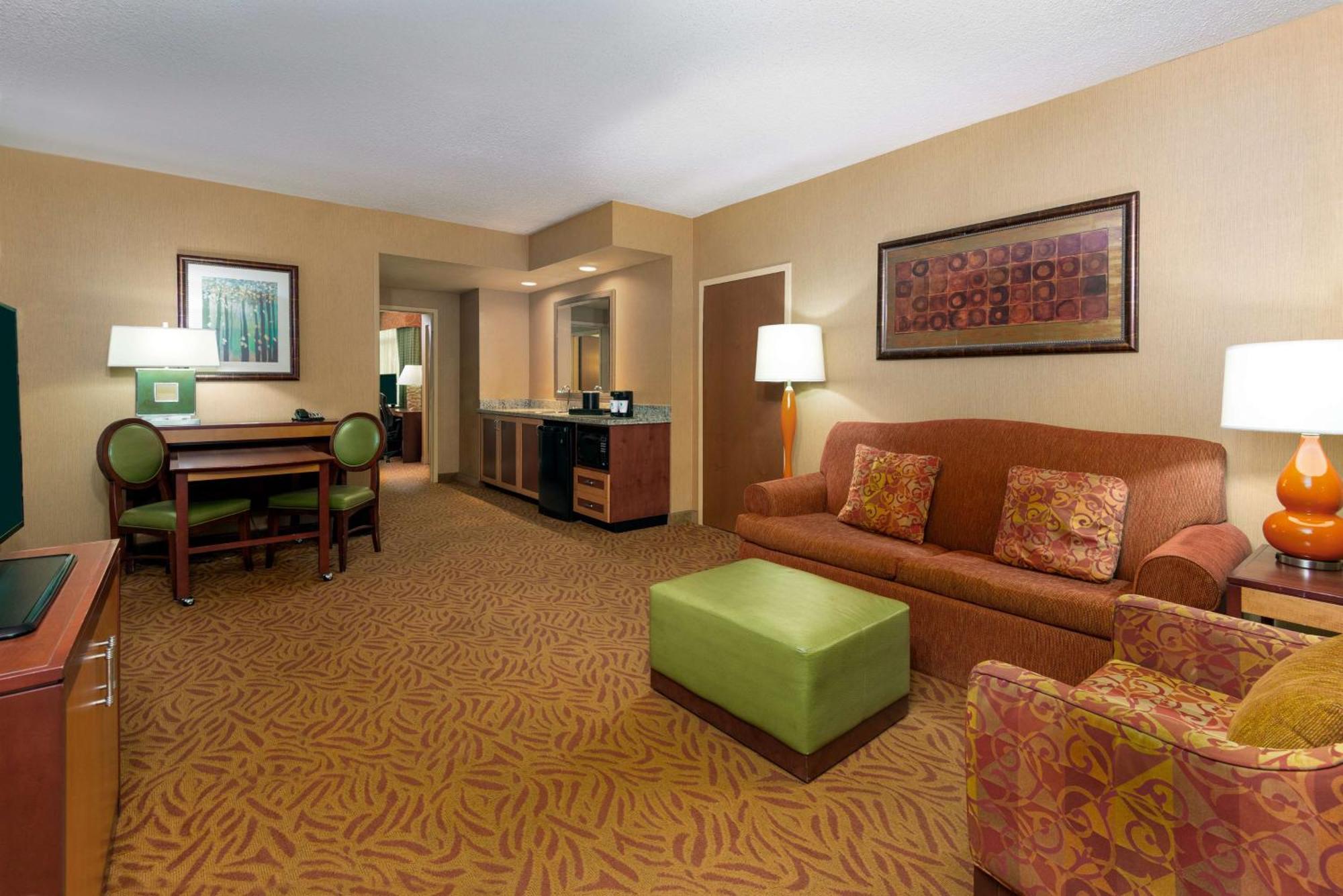 Suite Two Queen Beds Non-Smoking