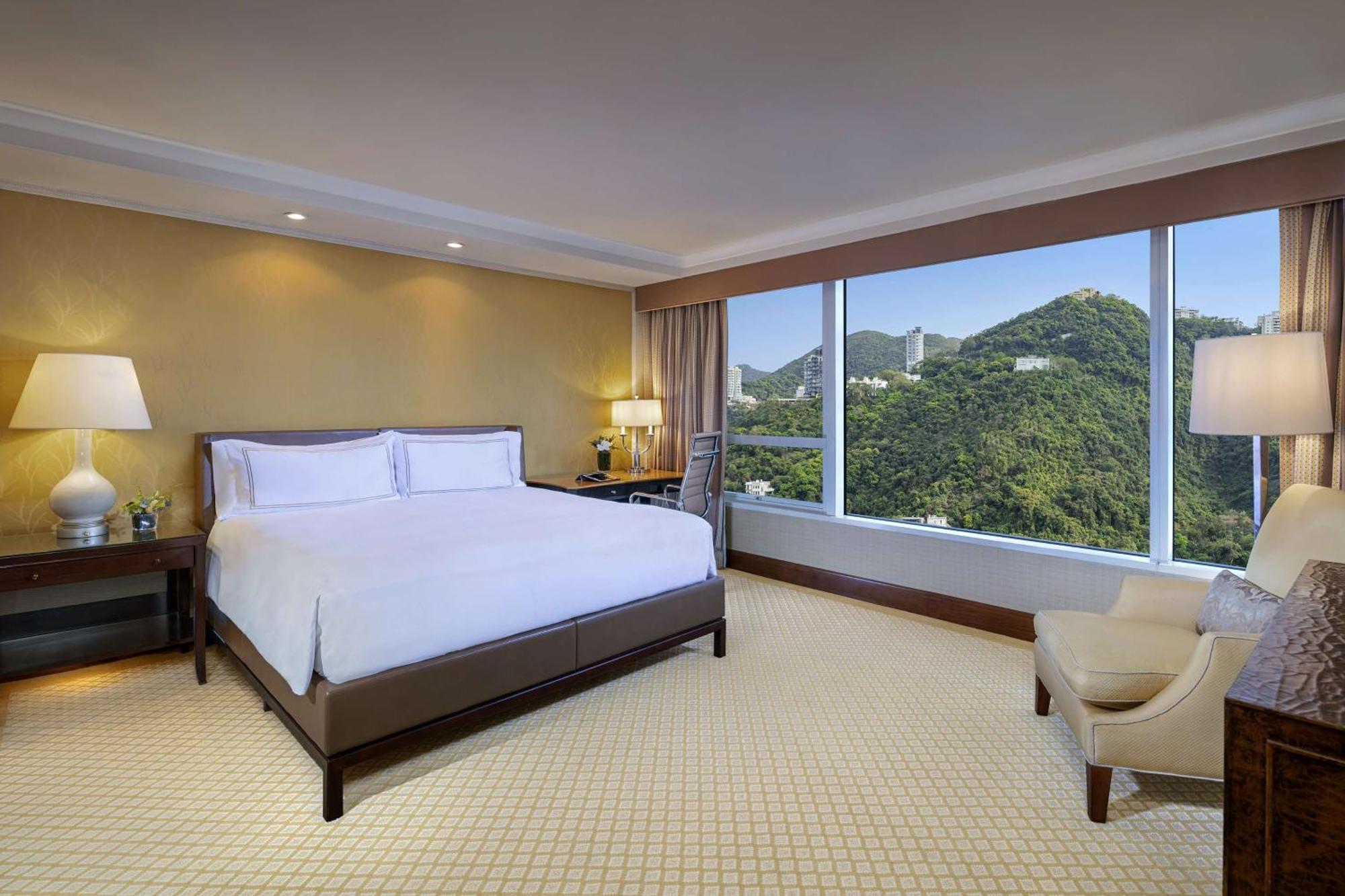 Deluxe King Room Peak View