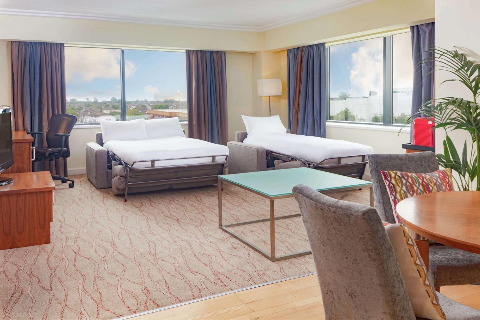King Suite Lounge Area
