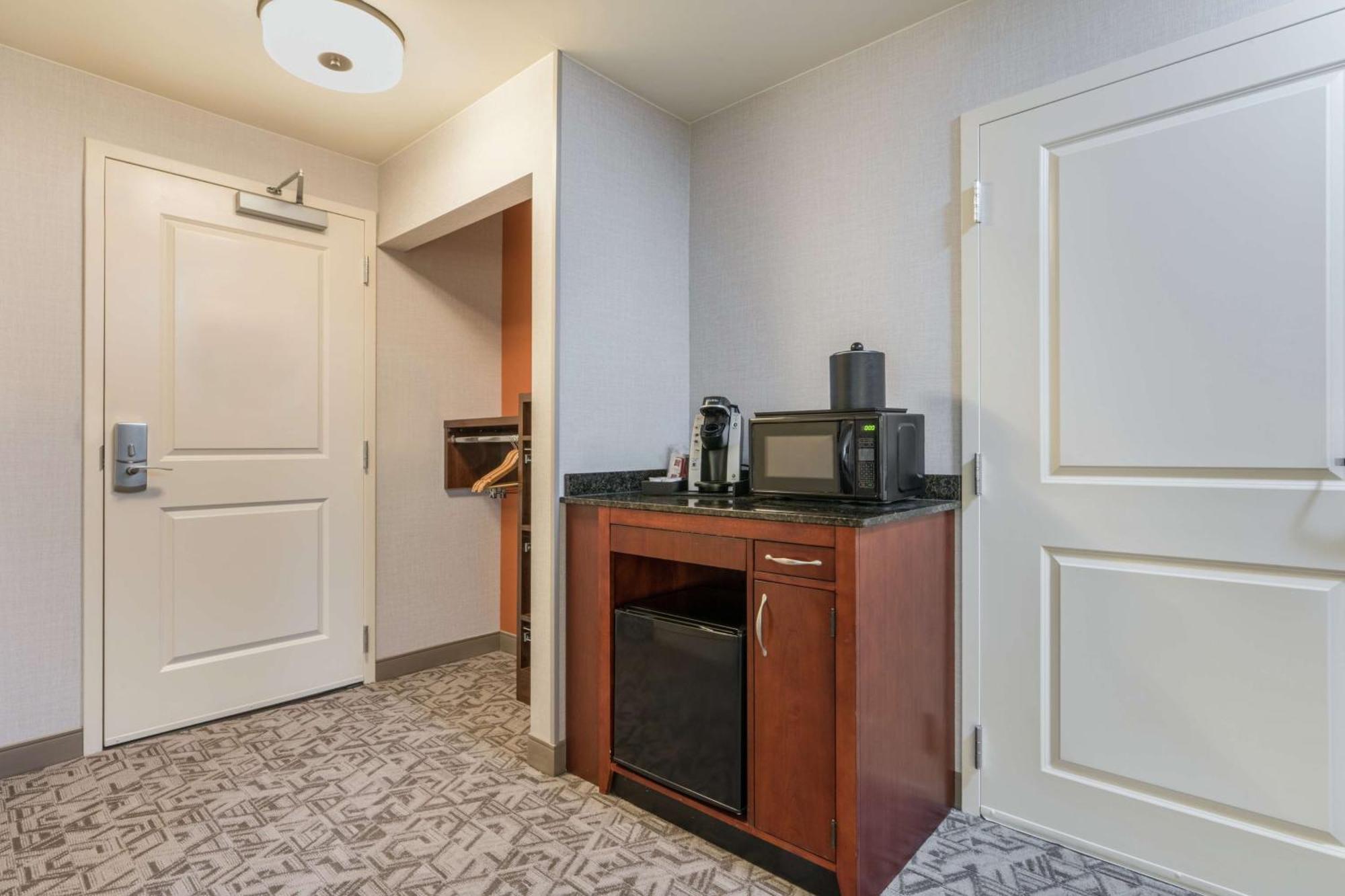 King Room with Bath Tub - Mobility and Hearing Accessible