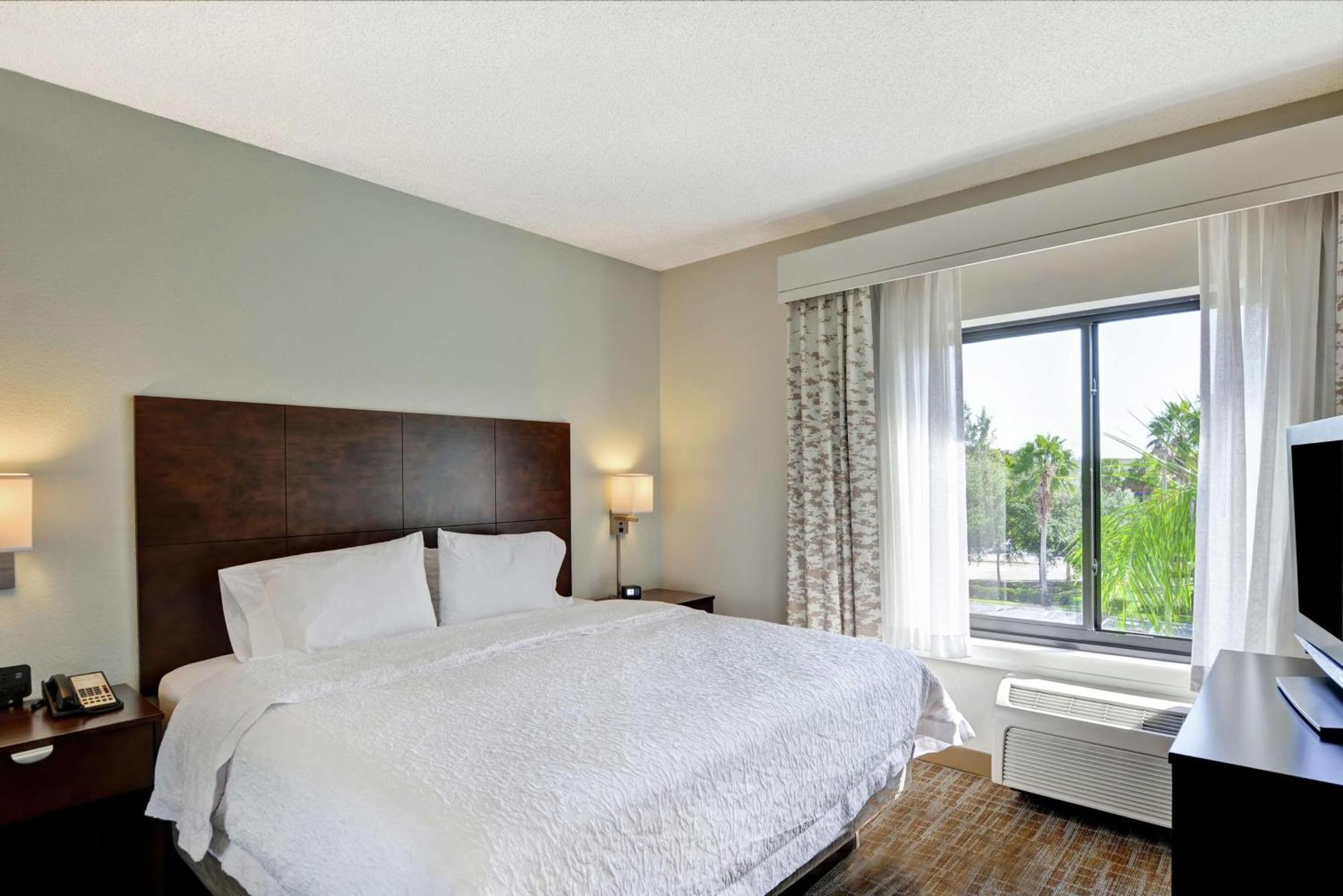 One-Bedroom King Suite – Non-Smoking