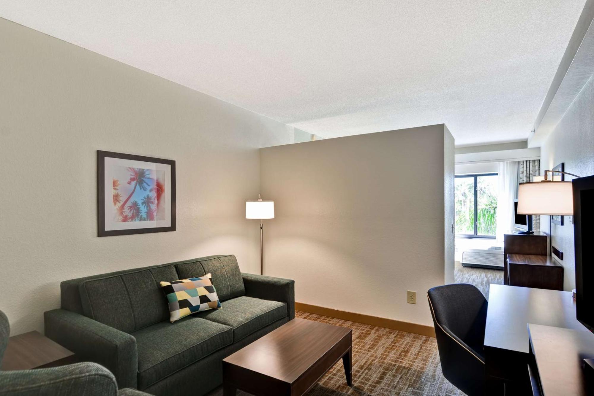 One-Bedroom King Suite – Non-Smoking