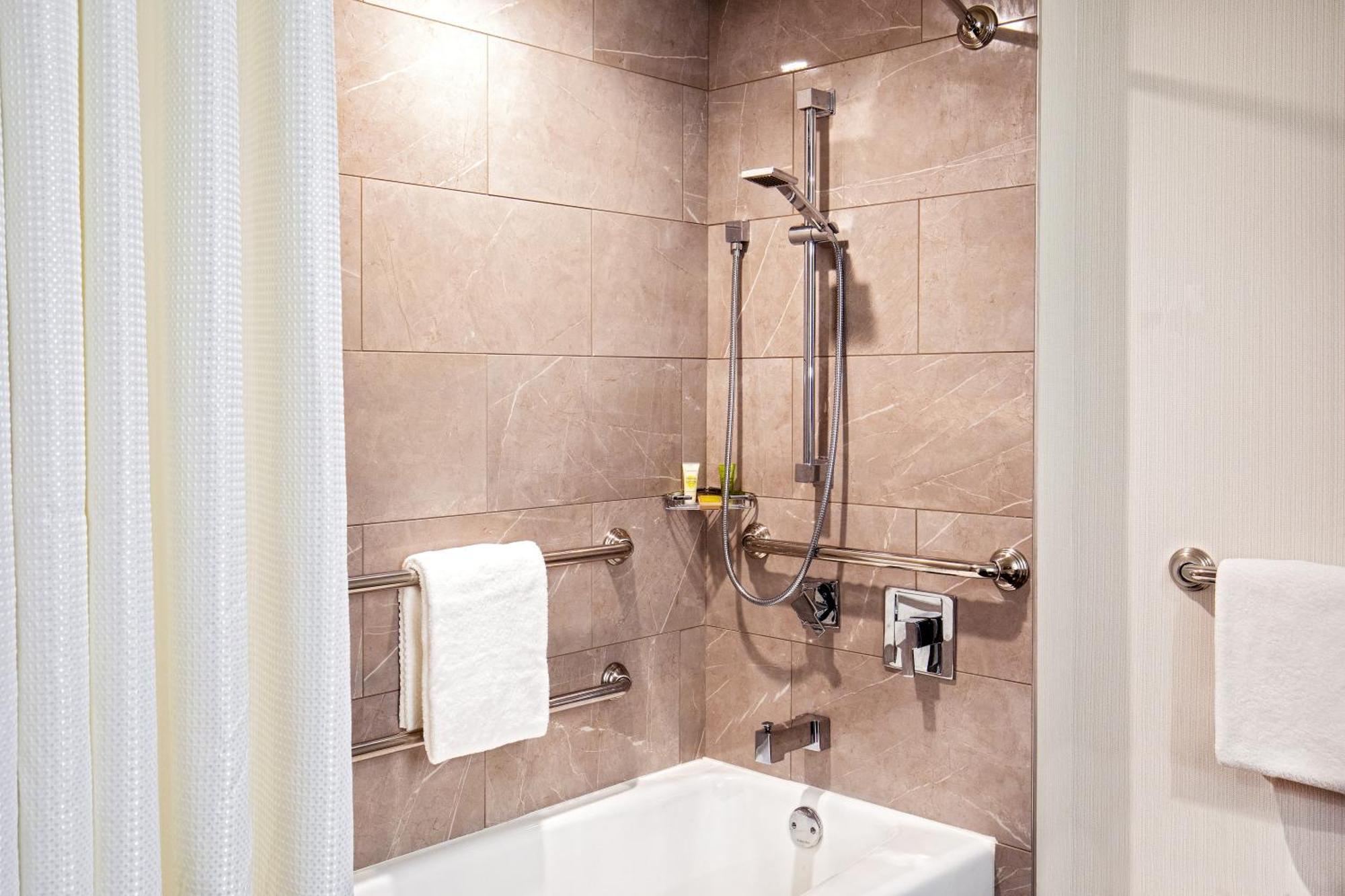 Queen Room with Two Queen Beds with Bath Tub - Mobility/Hearing Accessible