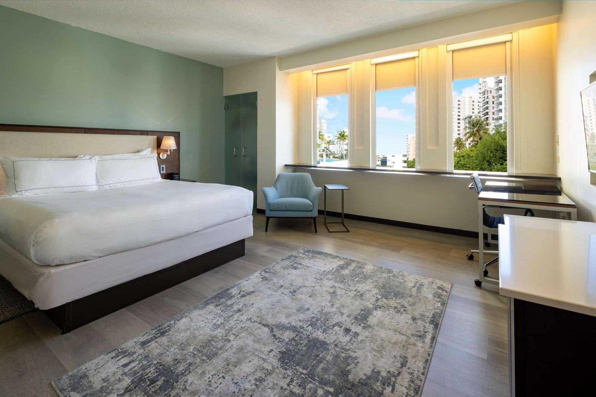 Corner King Room