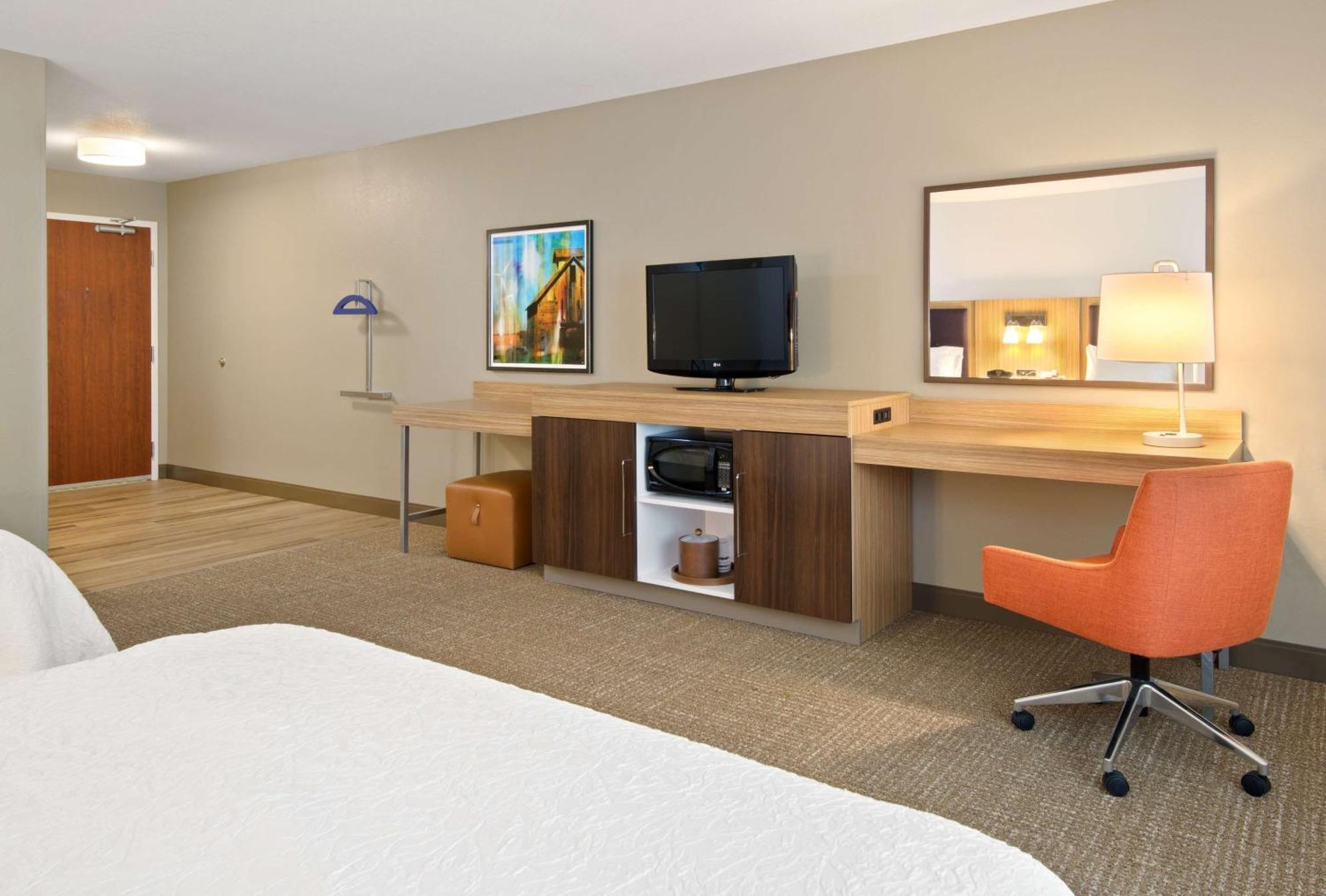 Queen Room Two Queen Beds Hearing Access or Non-Smoking