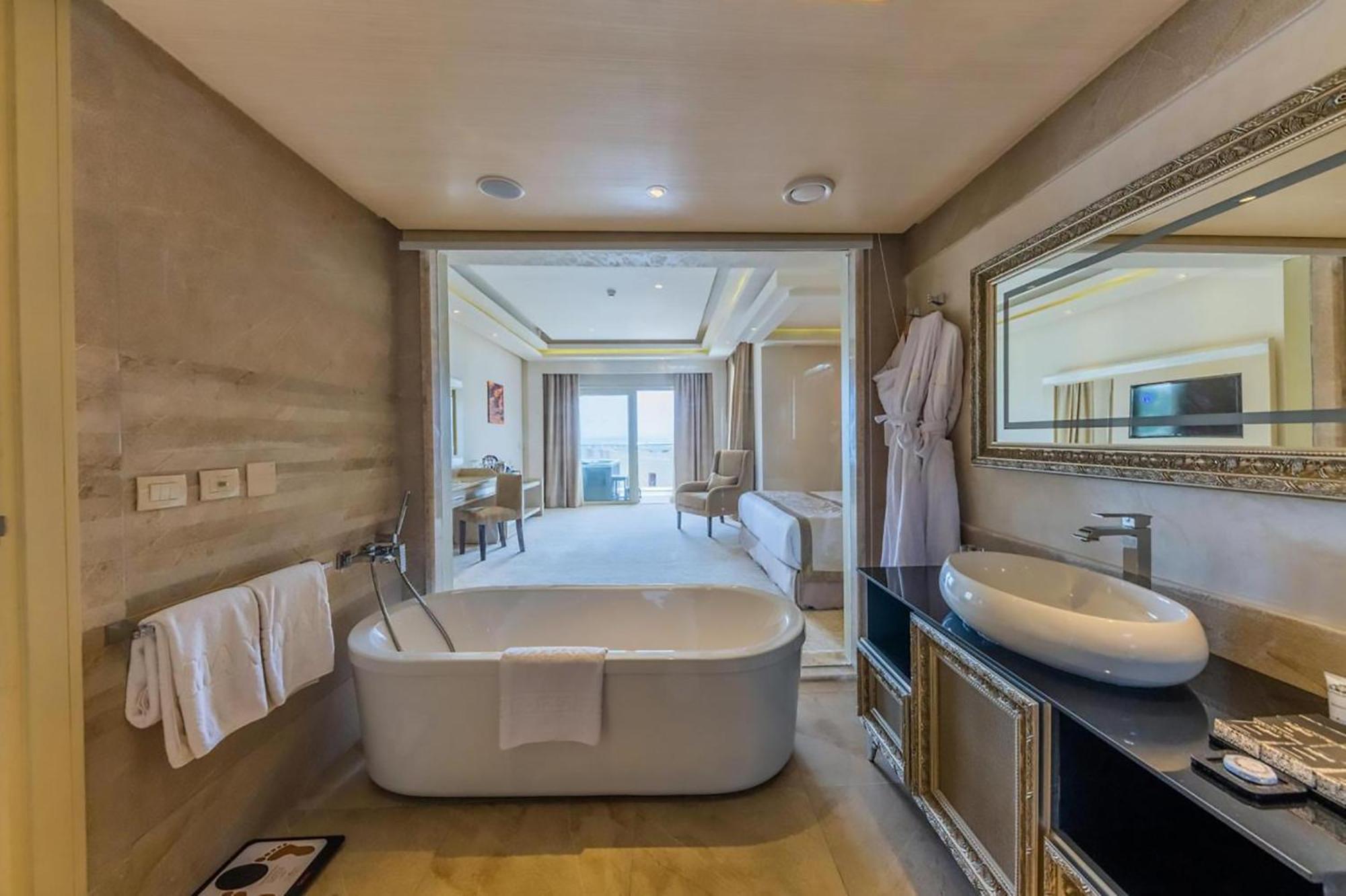 Deluxe Jacuzzi Room