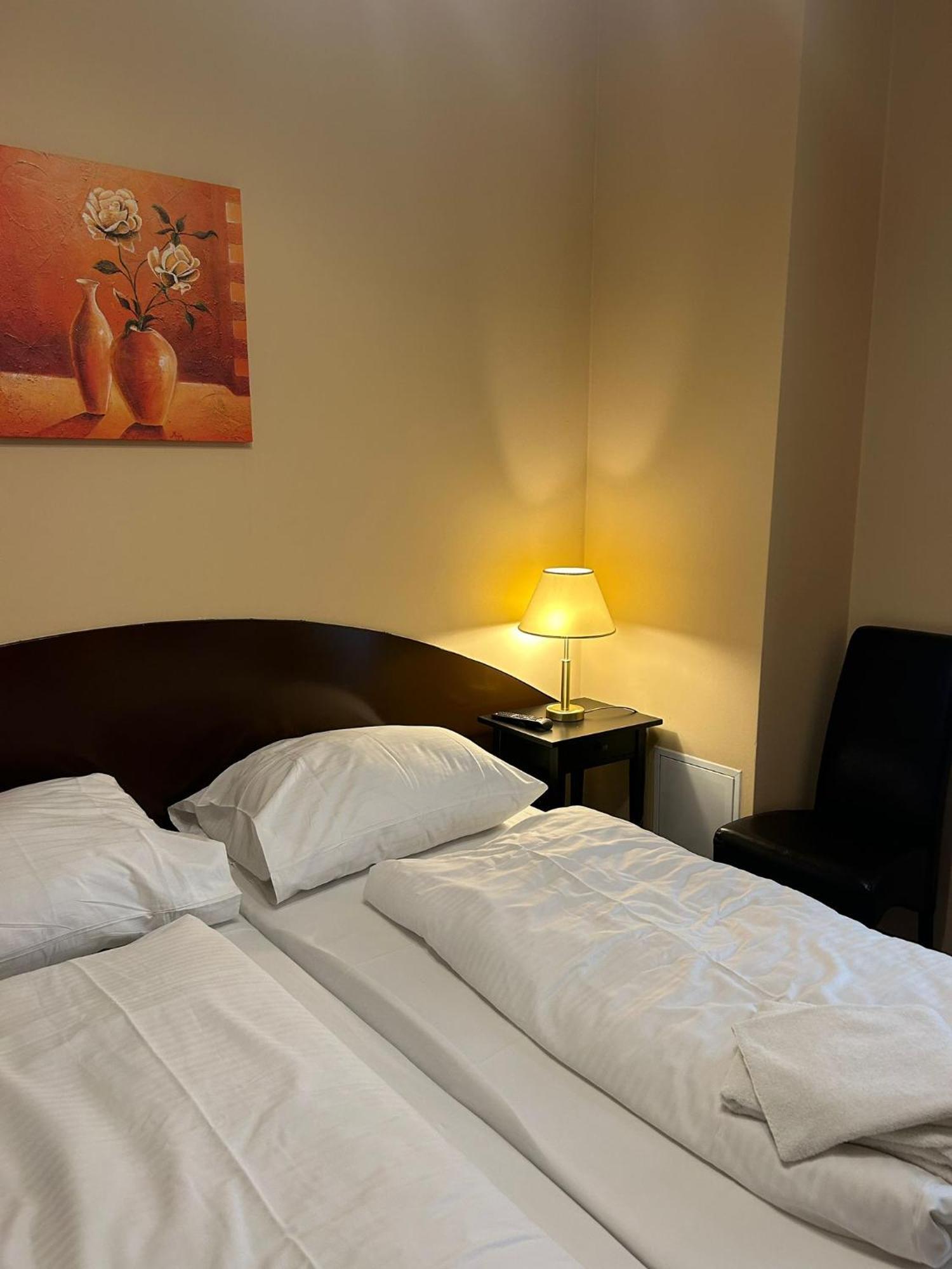 Basic Double Room