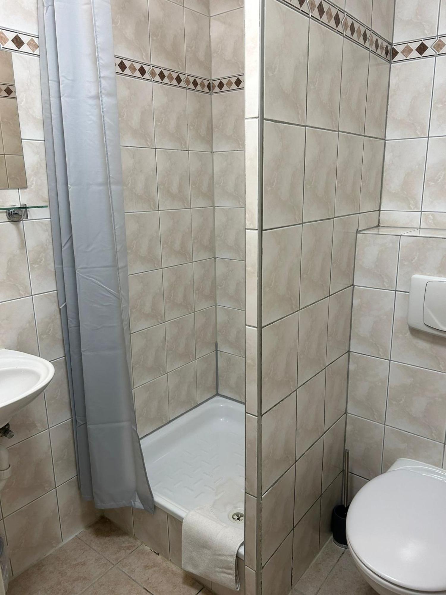 Basic Double Room