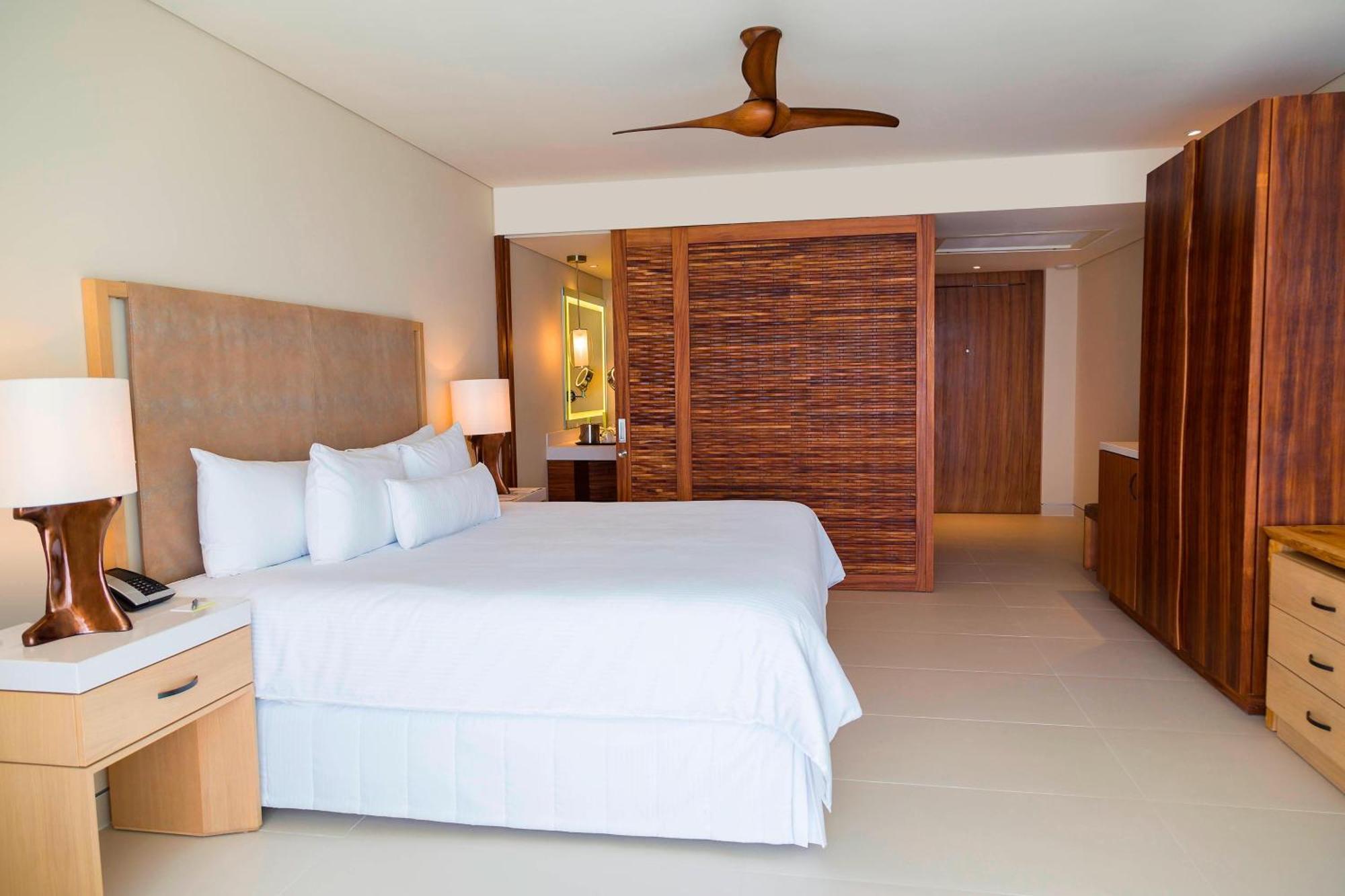 Classic Guest room 1 King Ocean View