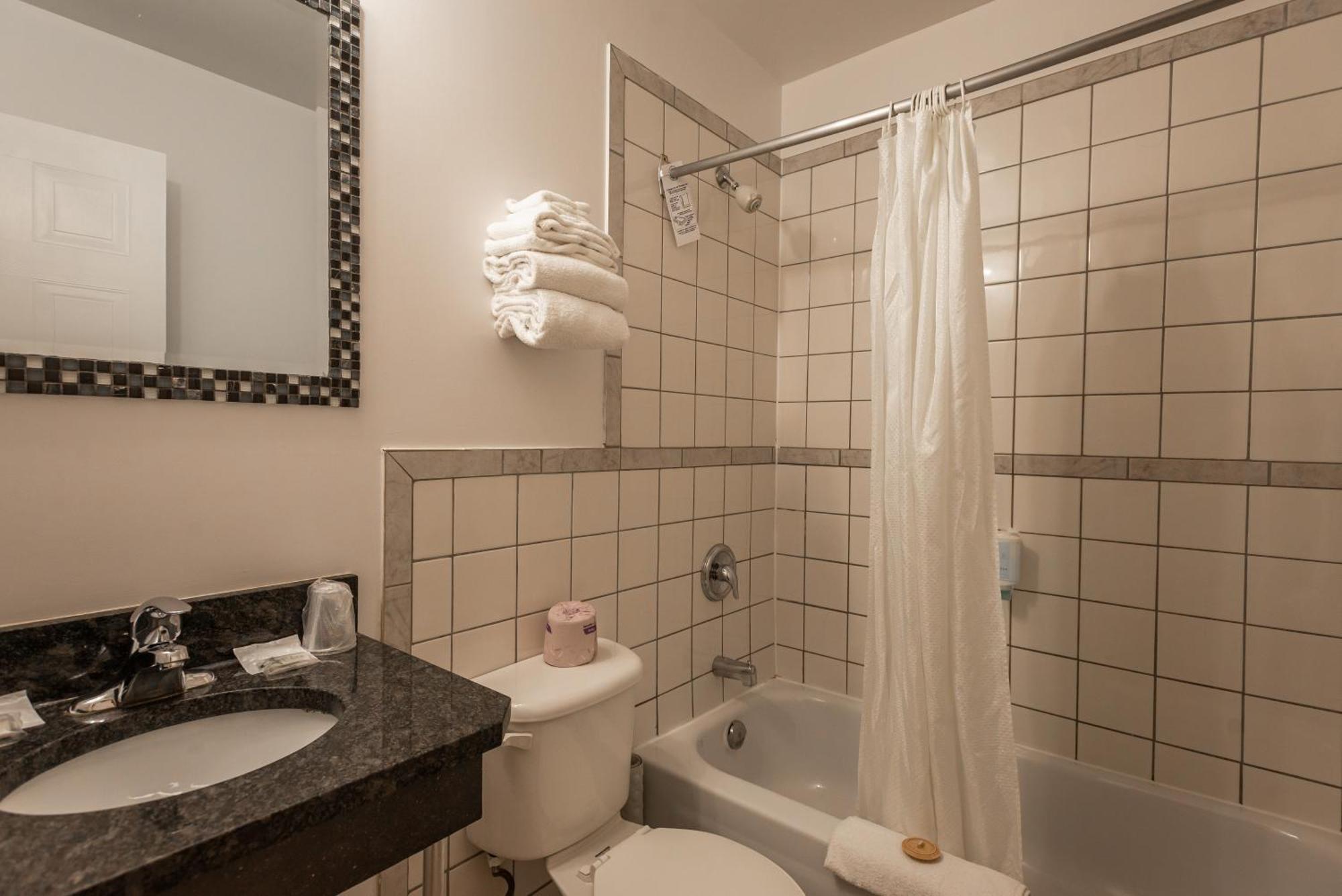 One-Bedroom Suite with Murphy bed,1710303900:JPEG