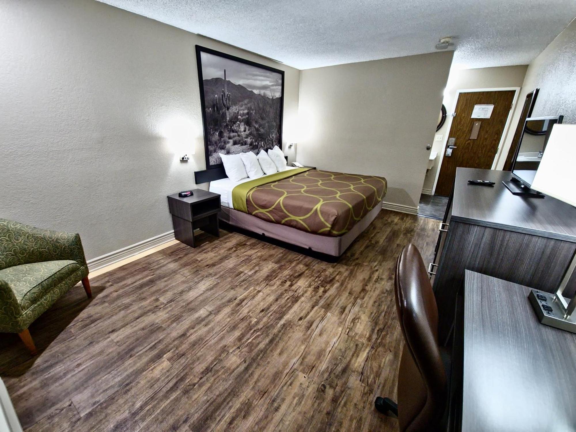 Deluxe King Room Non-Smoking