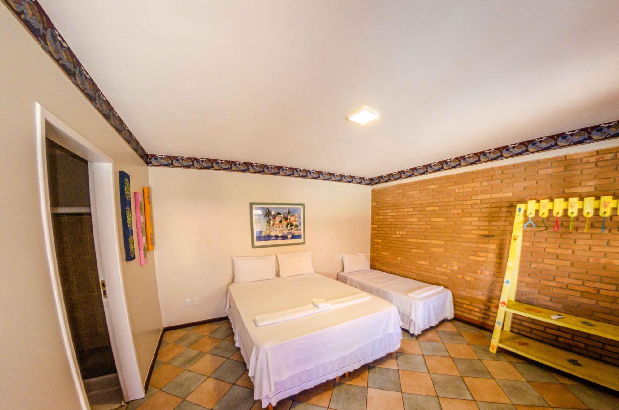 Quarto Triplo com Vista para a Piscina