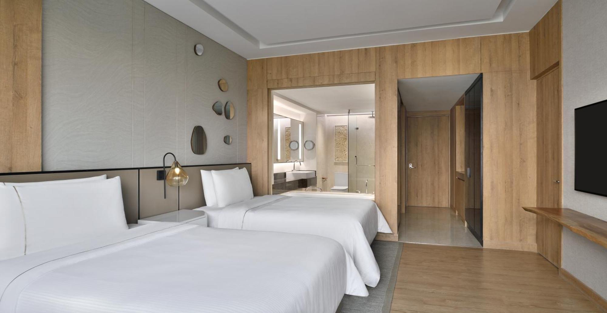 Club Larger Guest Room, 2 Double Bed - Lake view
