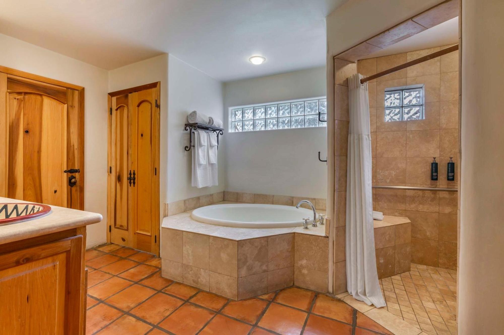 2 BEDROOM 2 KING SUITE ROLL SHOWER