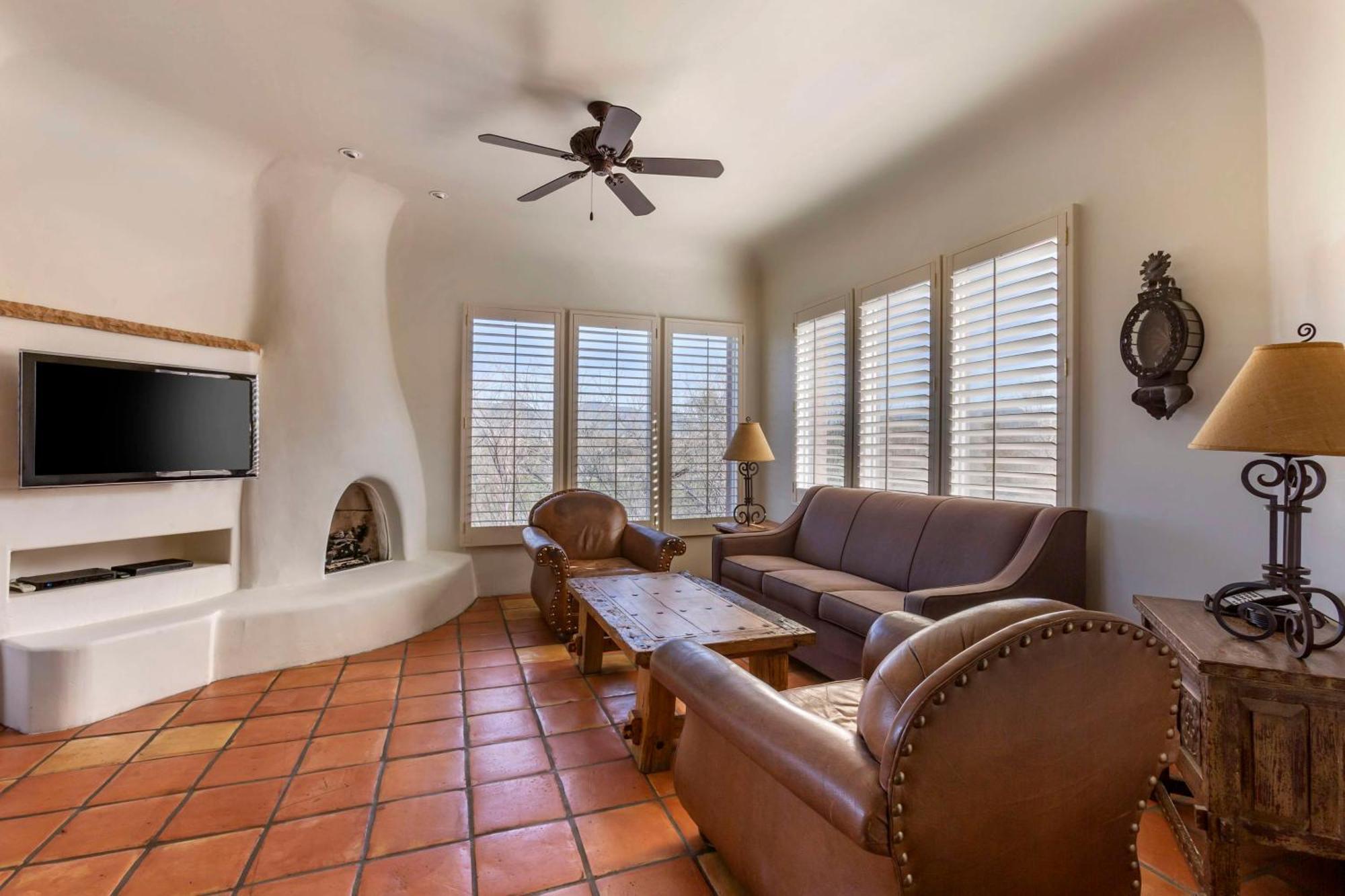 2 BEDROOM 2 KING MOUNTAIN VW STE STAIR ACCESS