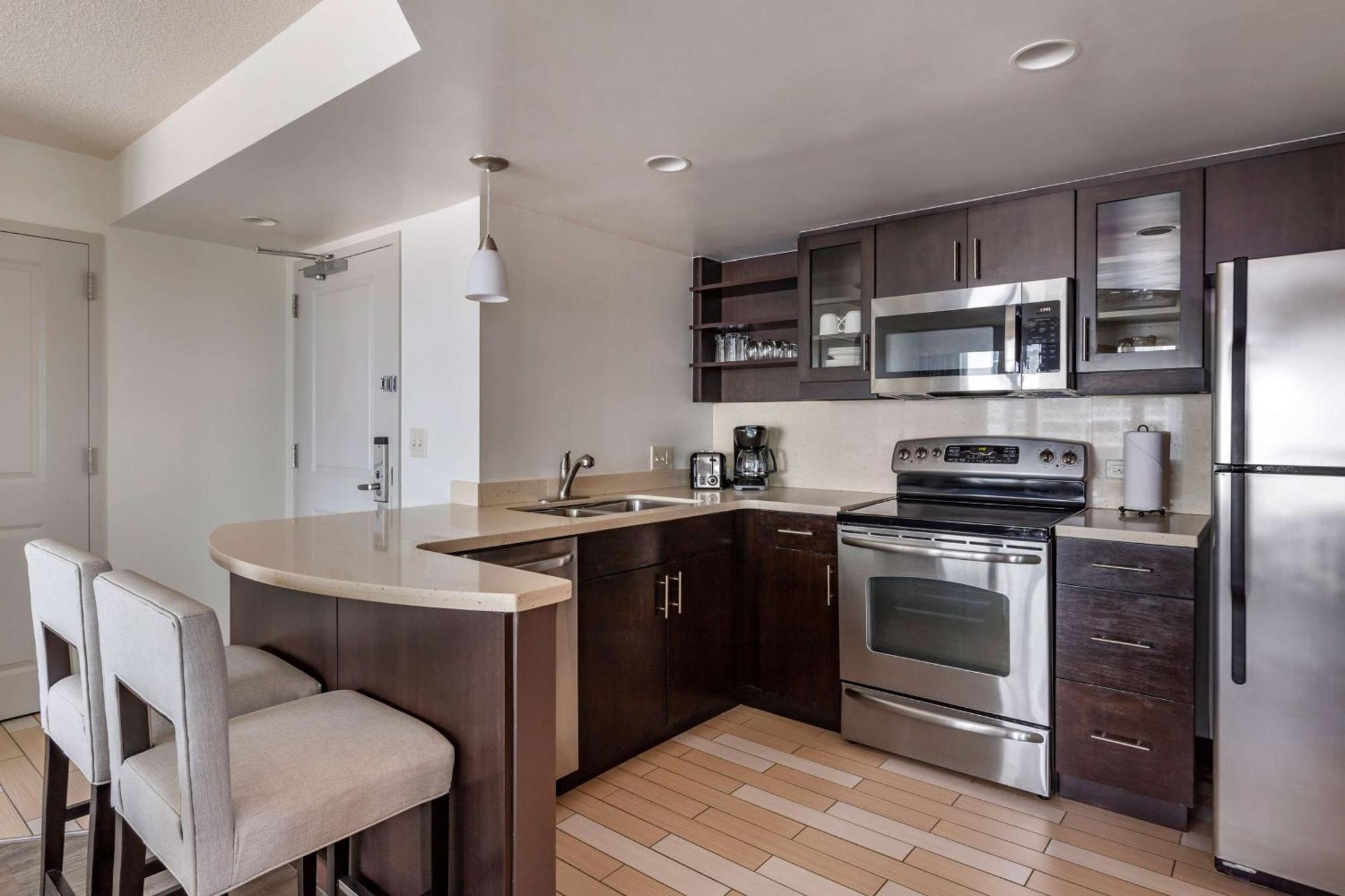 One-Bedroom King Suite with Bath Tub and Ocean View - Accessible