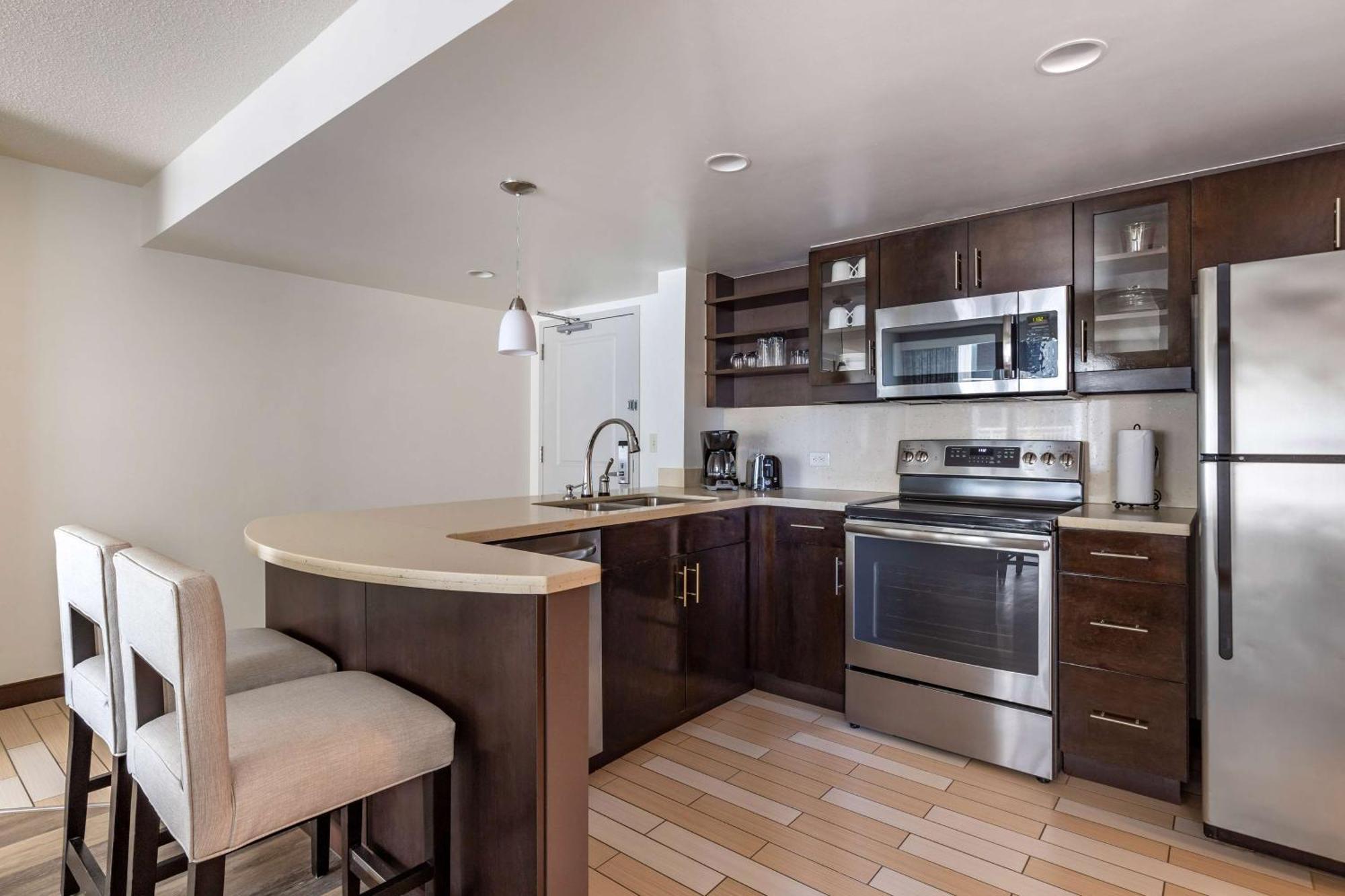 One-Bedroom King Suite with Partial Ocean View