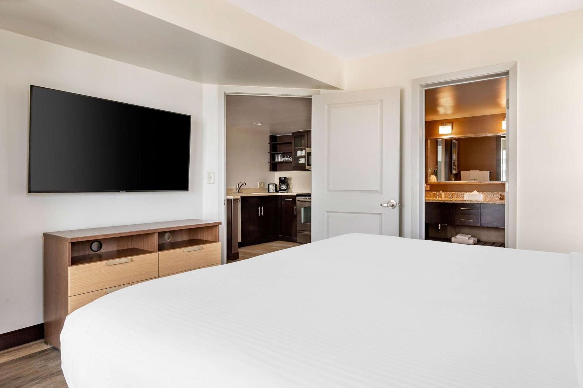 One-Bedroom King Suite Ocean View