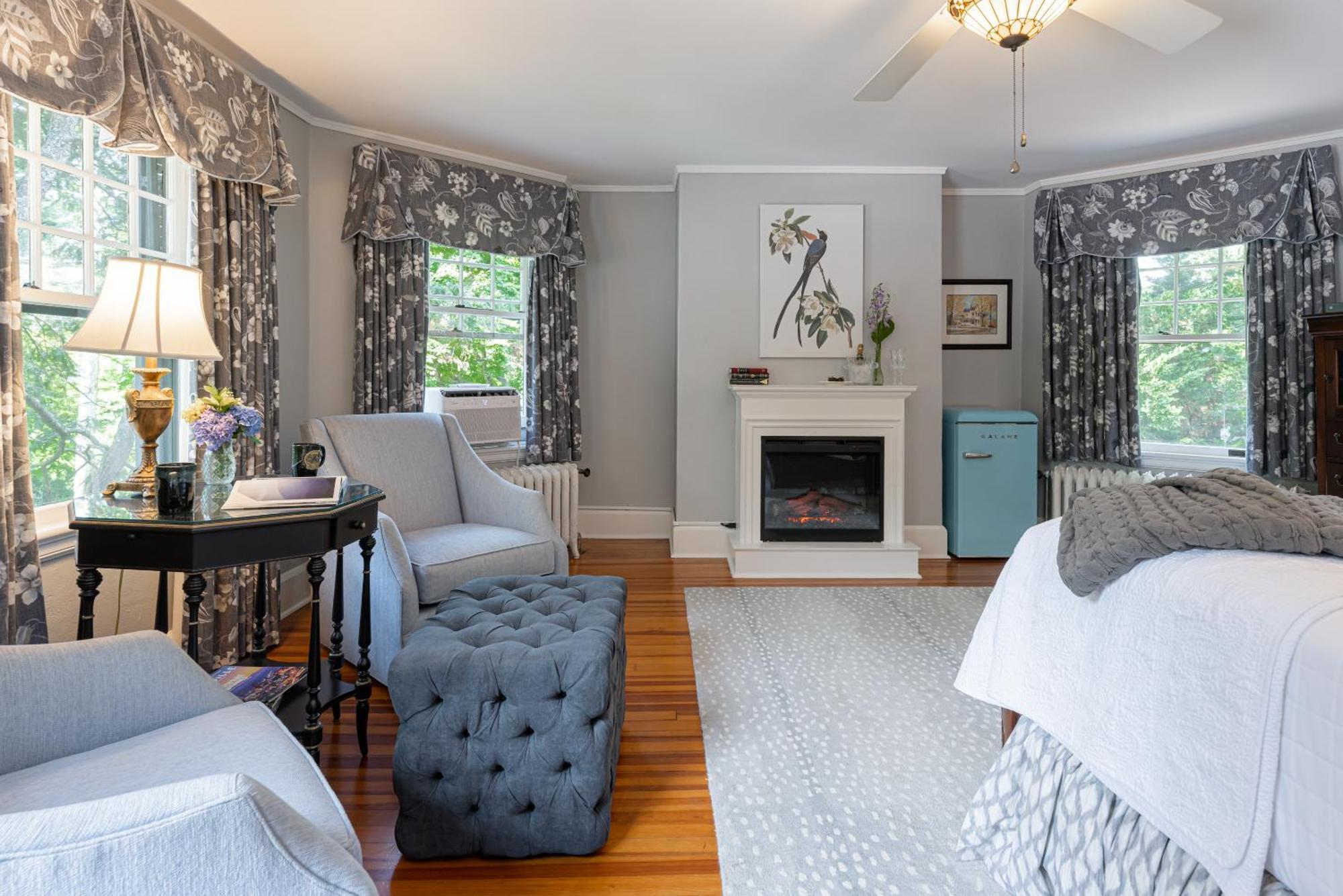 Deluxe Queen Room