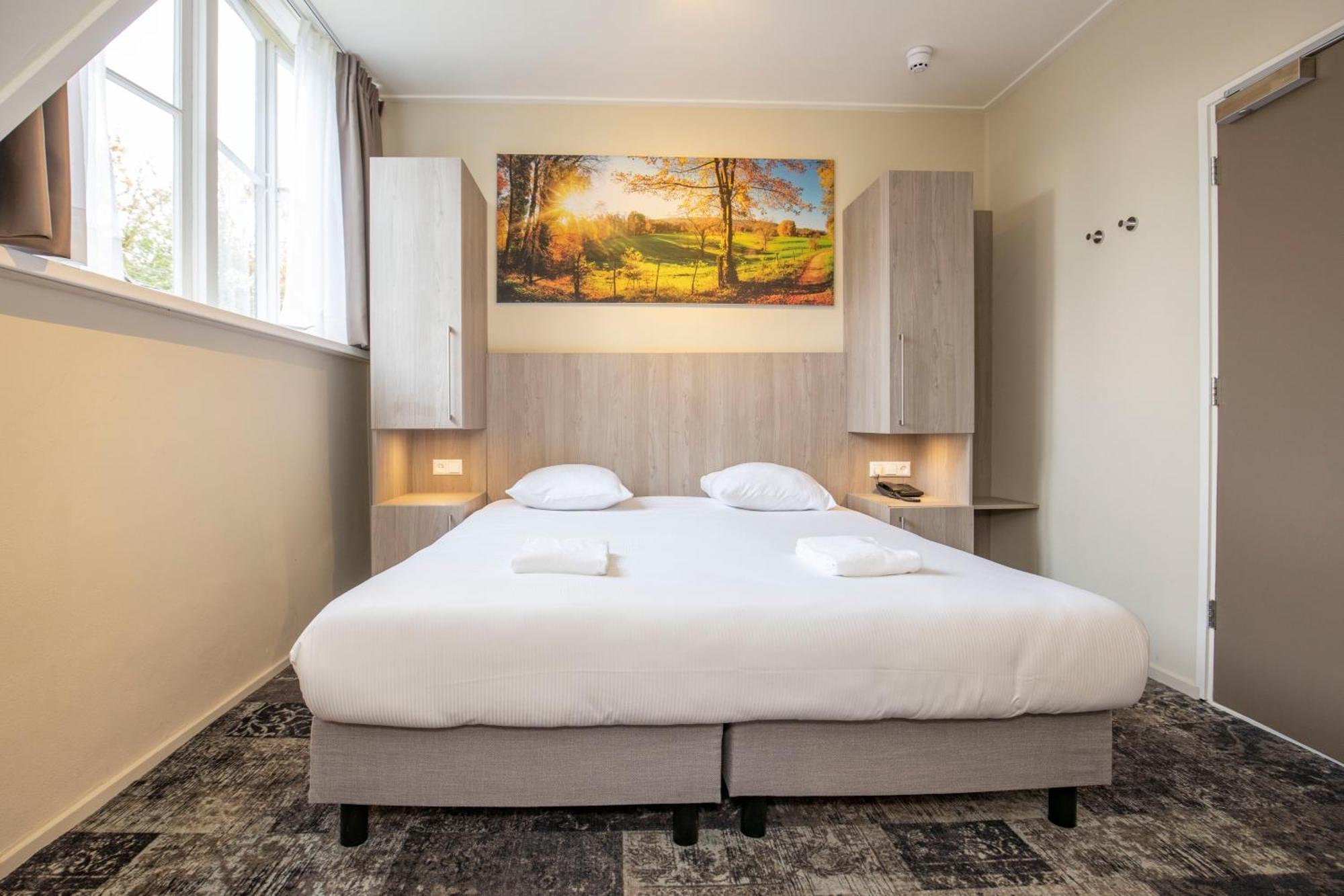 Twin Room,1550463490:JPEG