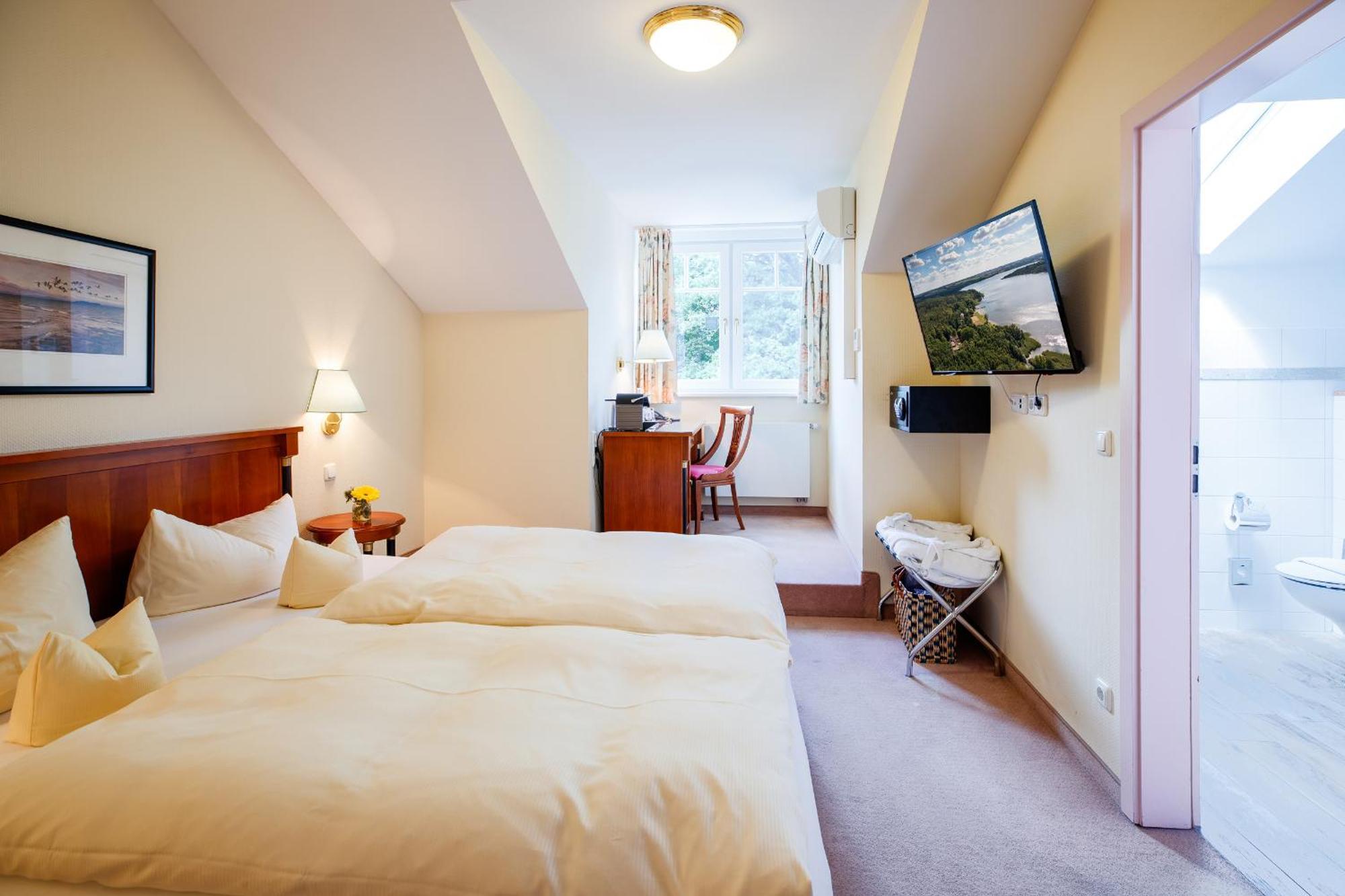 Double Room Forest or Street Side