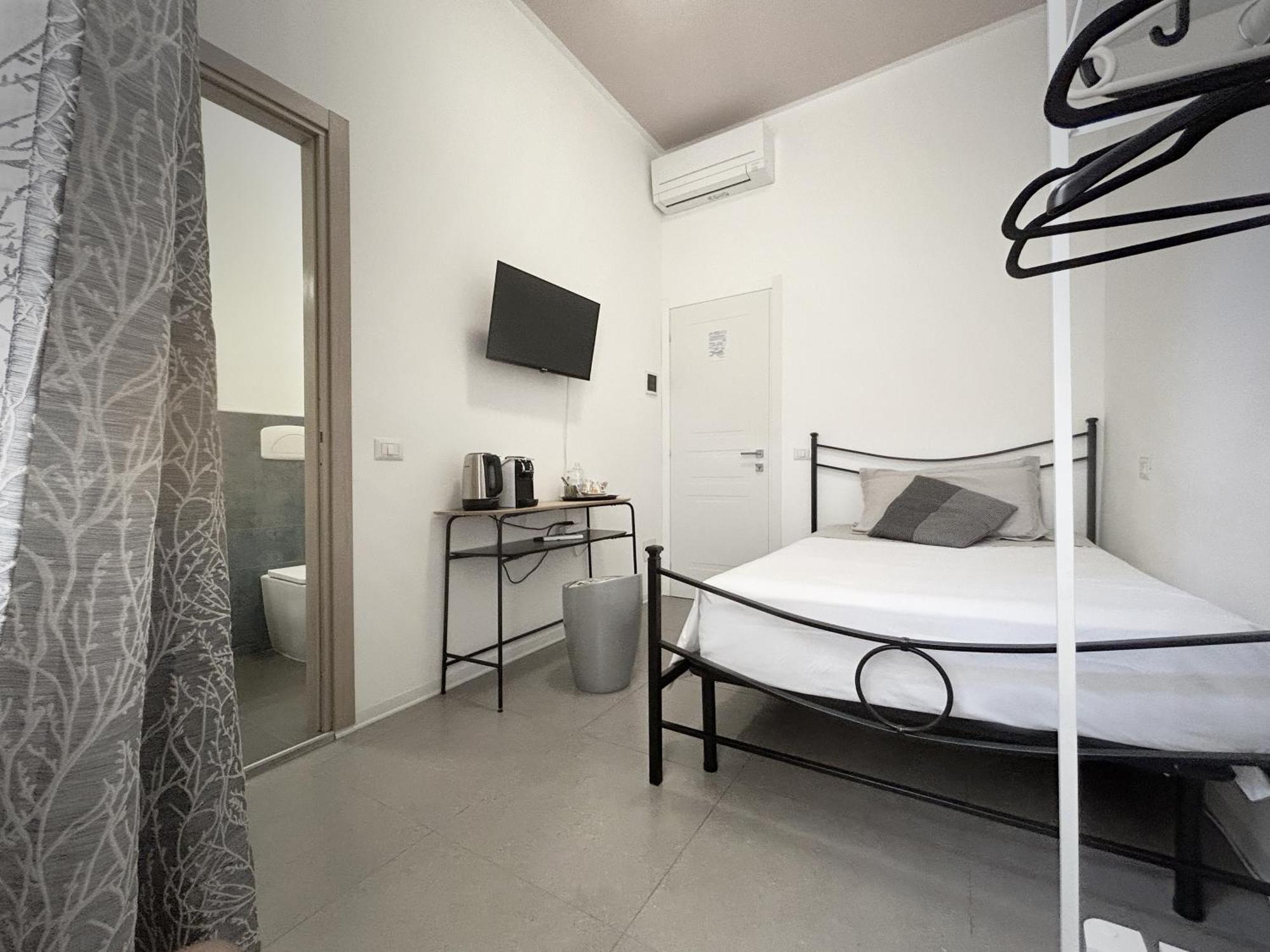 Single Room Bathroom