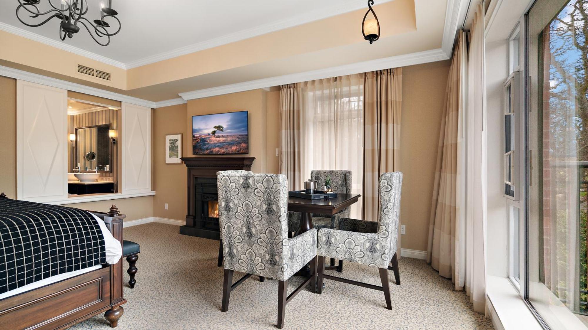 One Bedroom Suite Residential View King Pool Access Ages 16