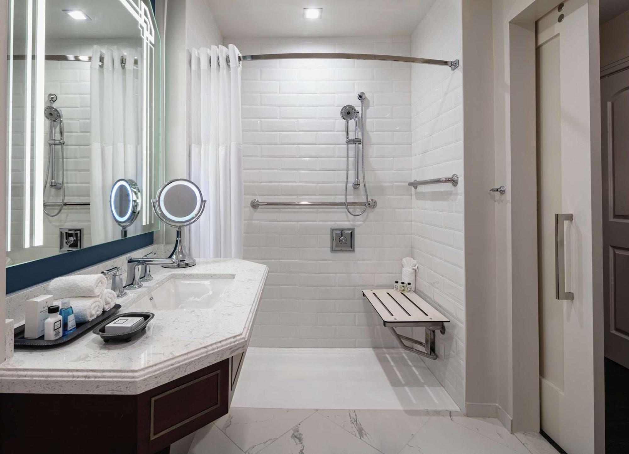 Queen Room Two Queen Beds Roll Shower Mobility Access