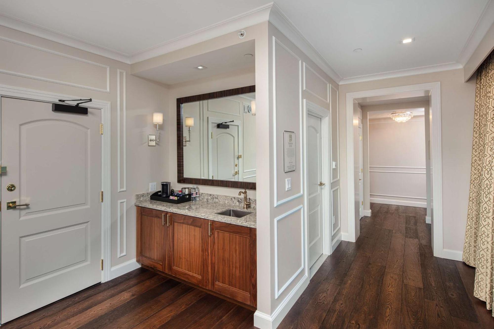 Premium King Room