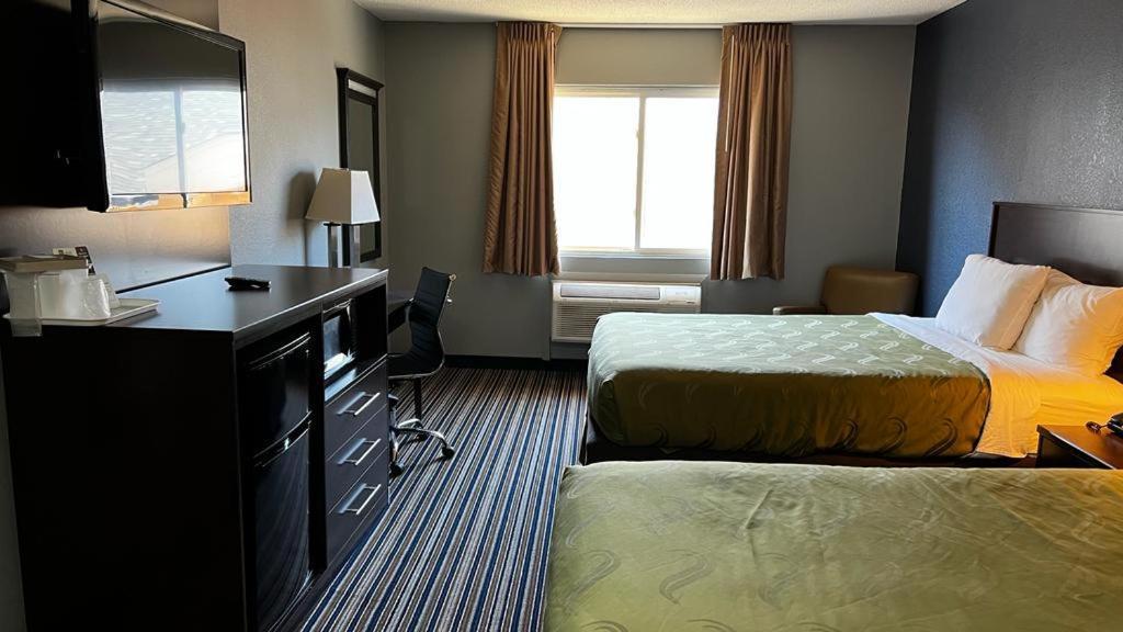 Queen Room Two Queen Beds Non-Smoking