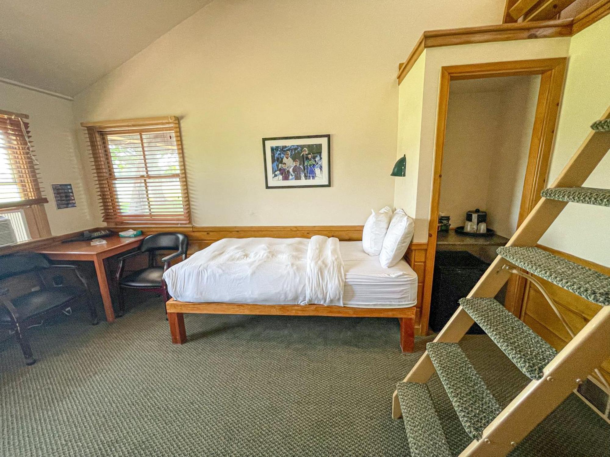 Economy Quadruple Twin Room