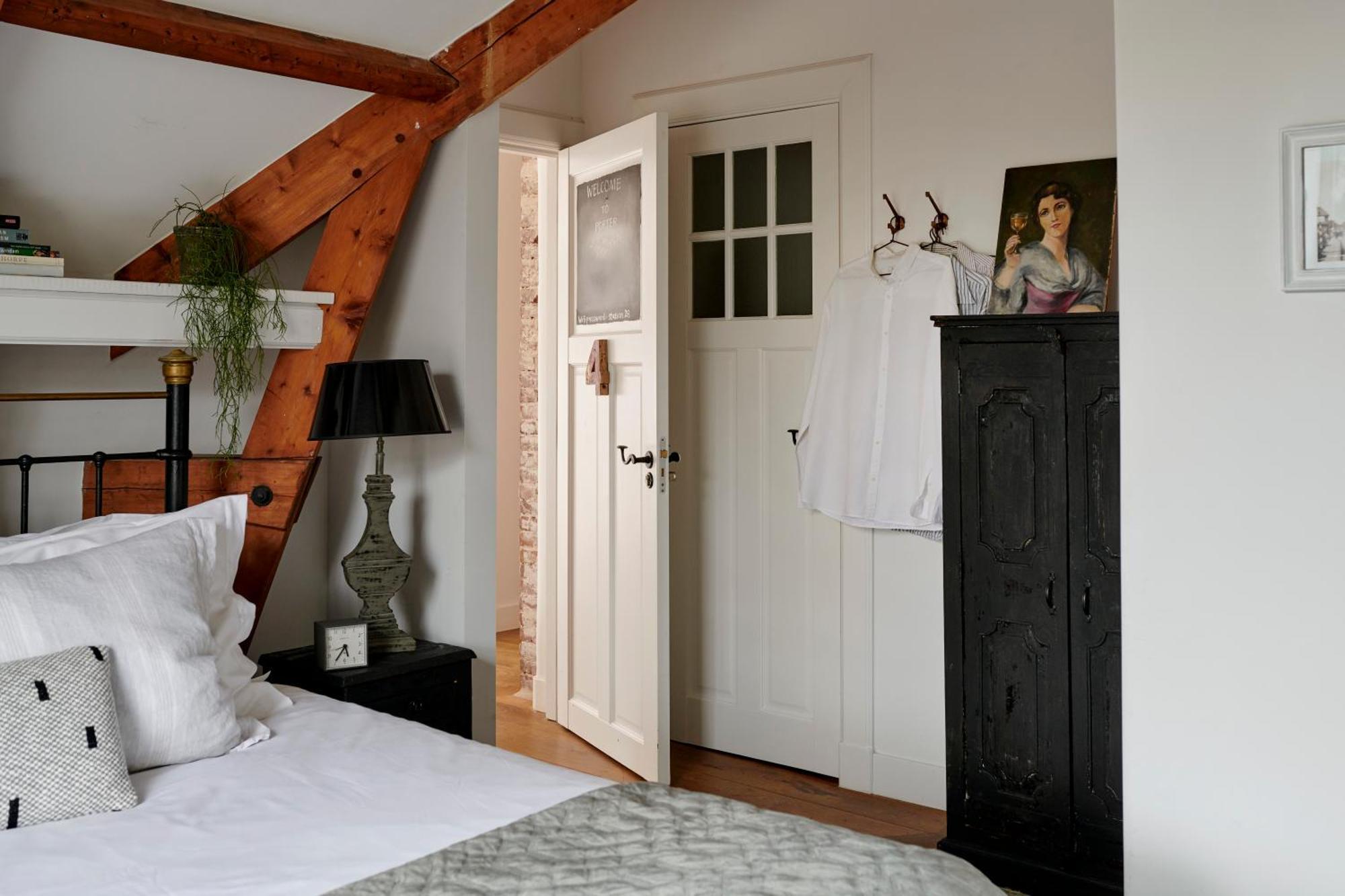 Deluxe Double Room Shower