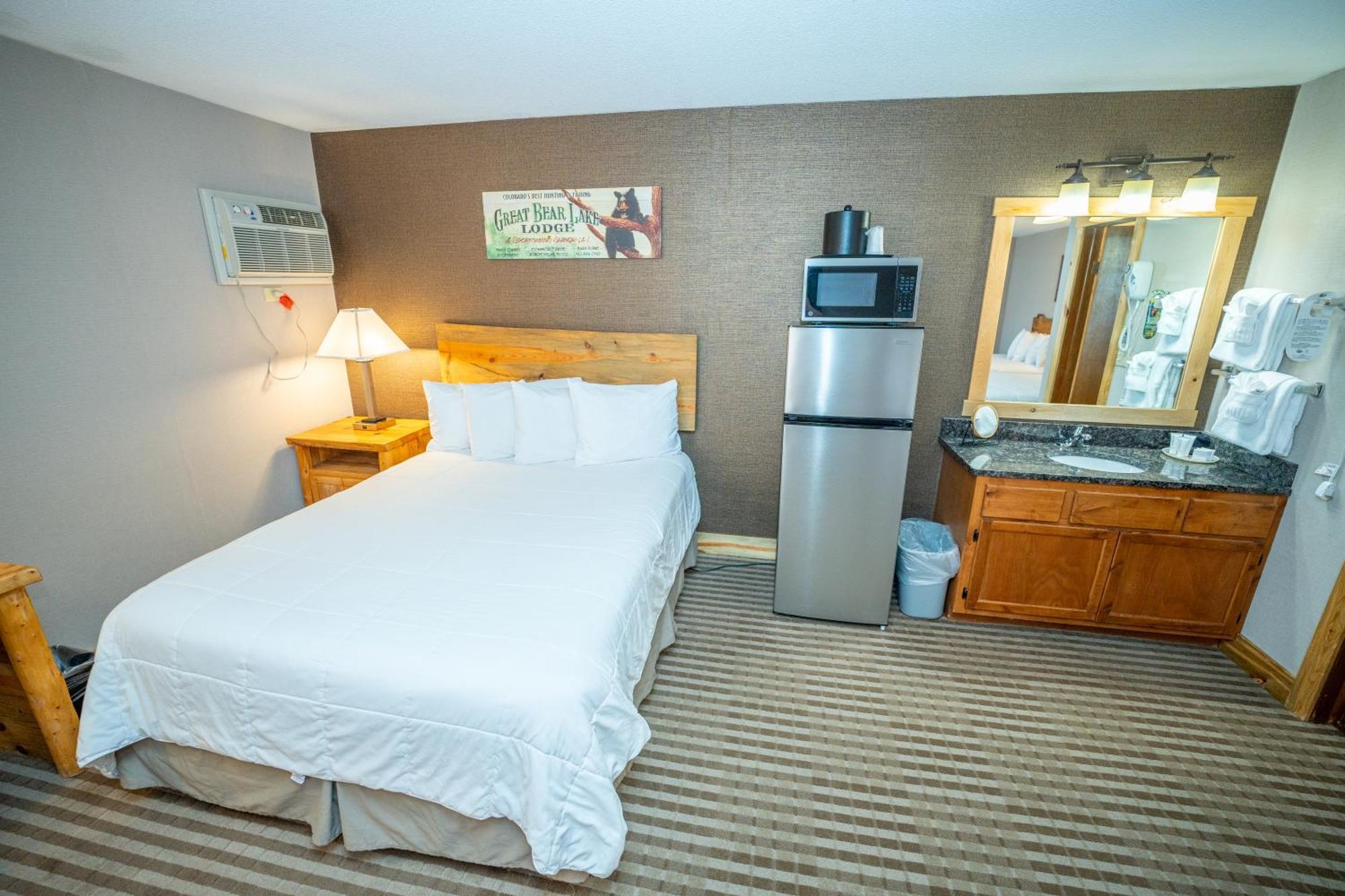 3 Queen Room Non-Pet Friendly