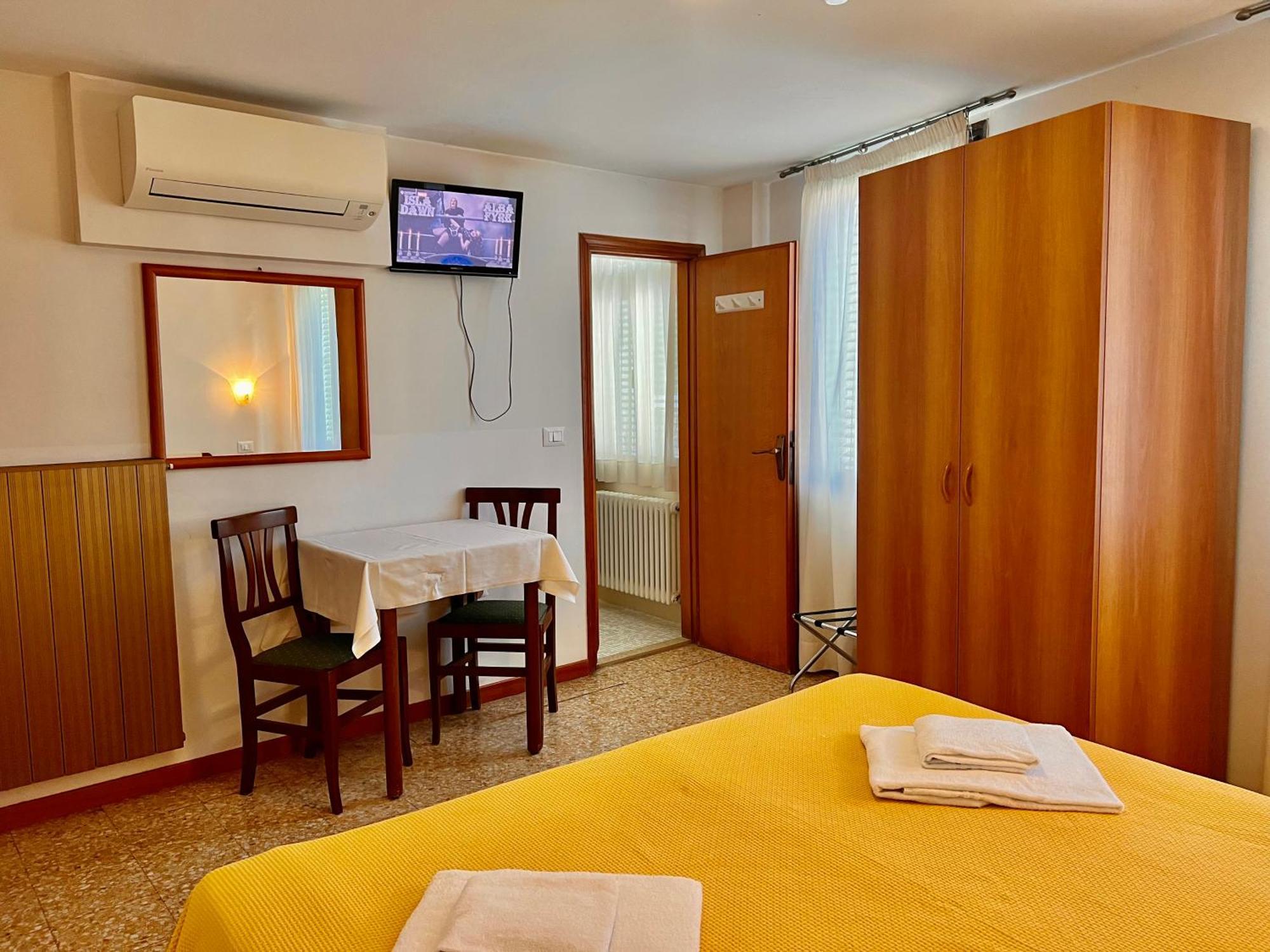 Double or Twin Room Canal View