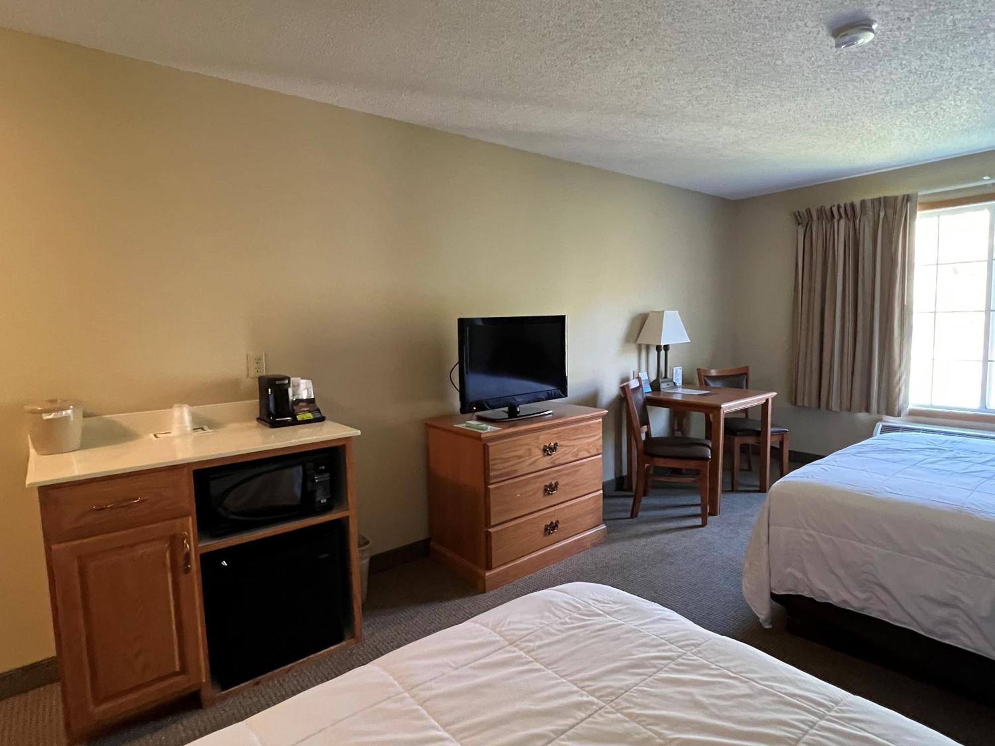 Queen Room Two Queen Beds