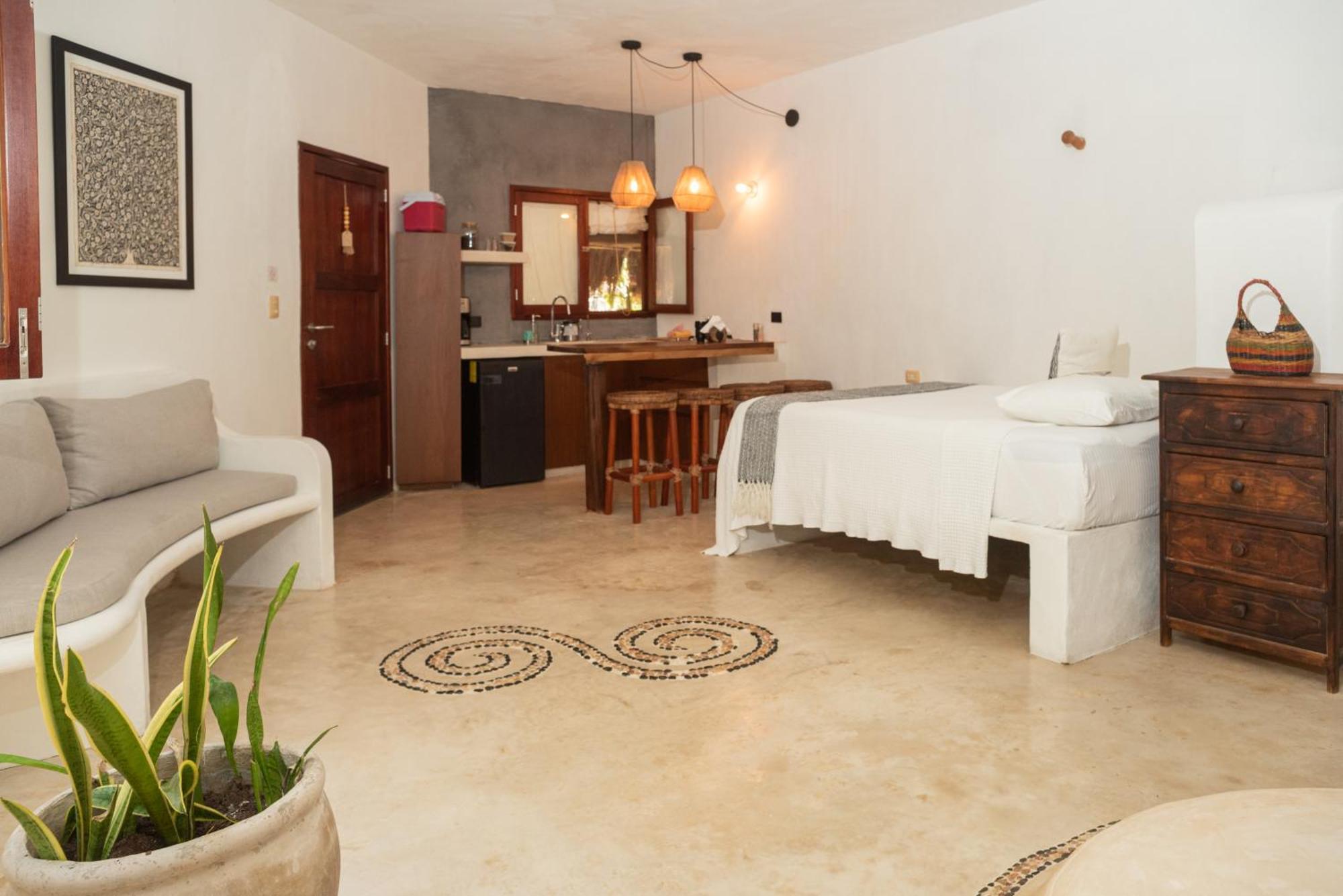 Double Room Queen bed Ground Floor
