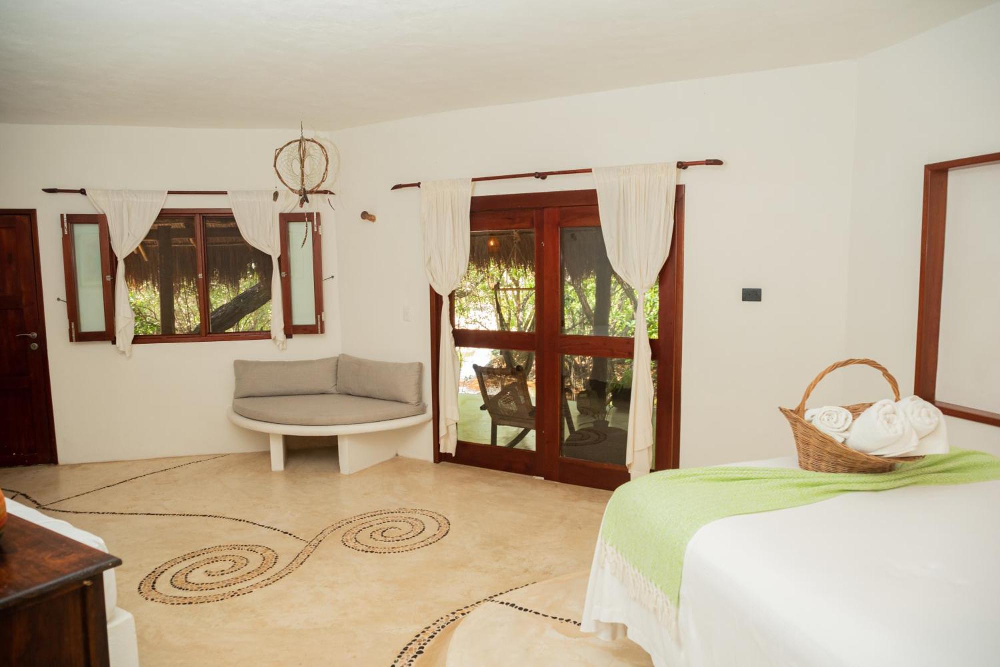 Double Room Queen bed Ground Floor