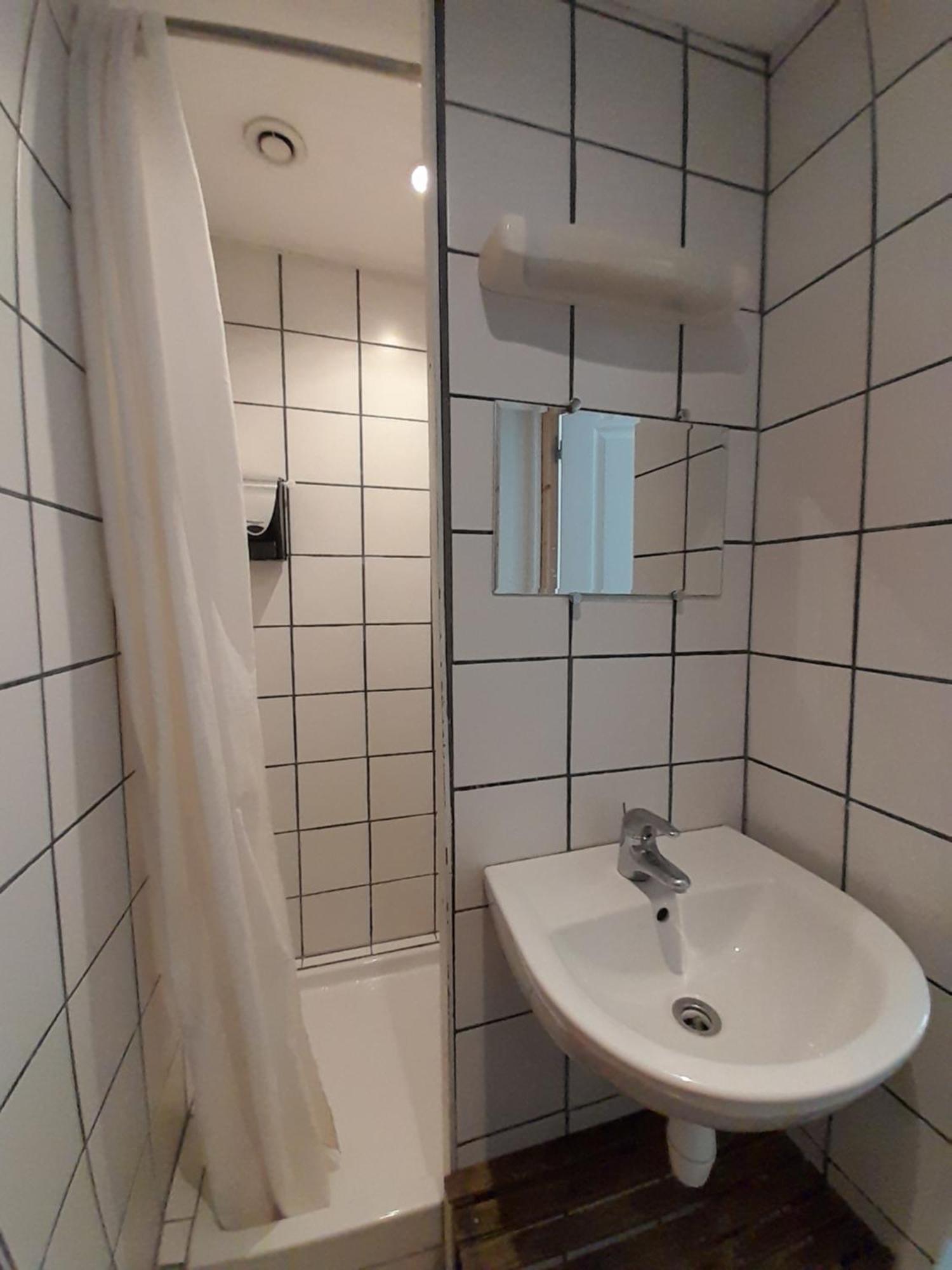 Family Room,1657150120:JPEG