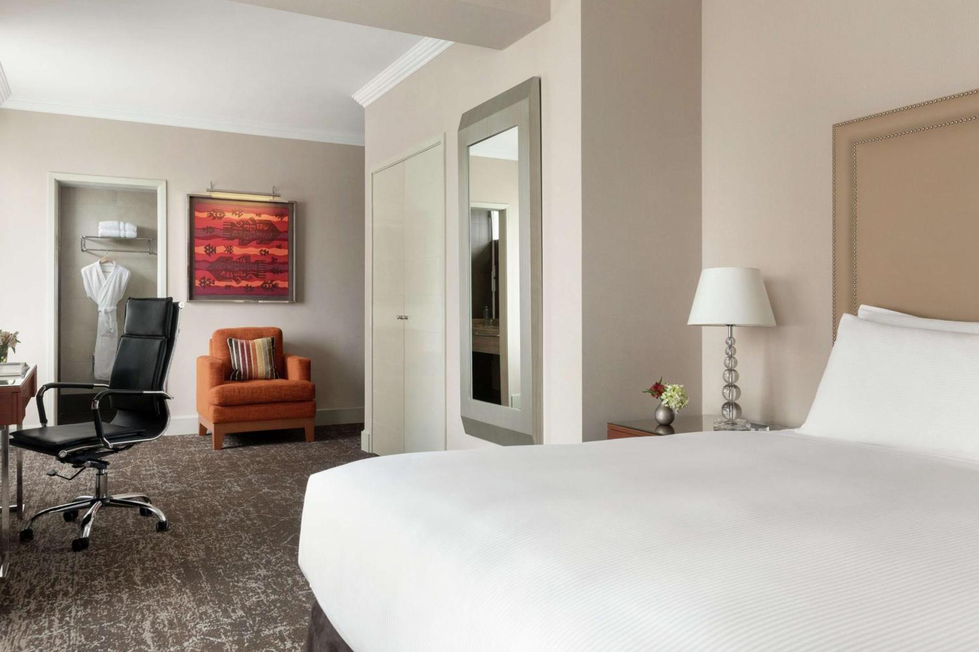 Junior King Suite Seating Area