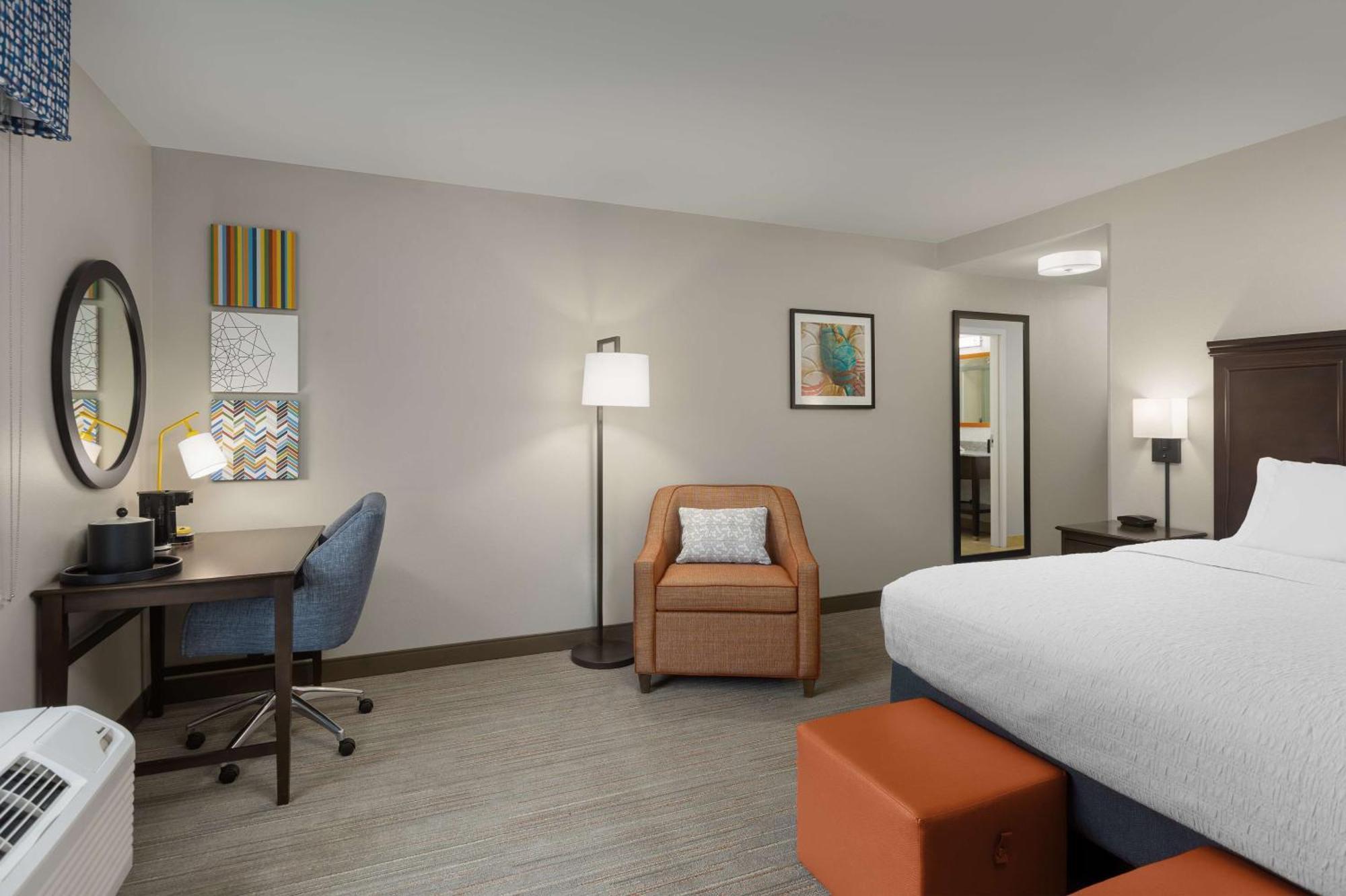 King Room with King Bed - Non-Smoking