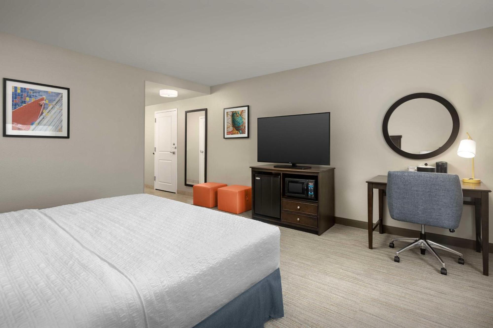 King Room with Accessible Tub - Mobility and Hearing Access/Non-Smoking