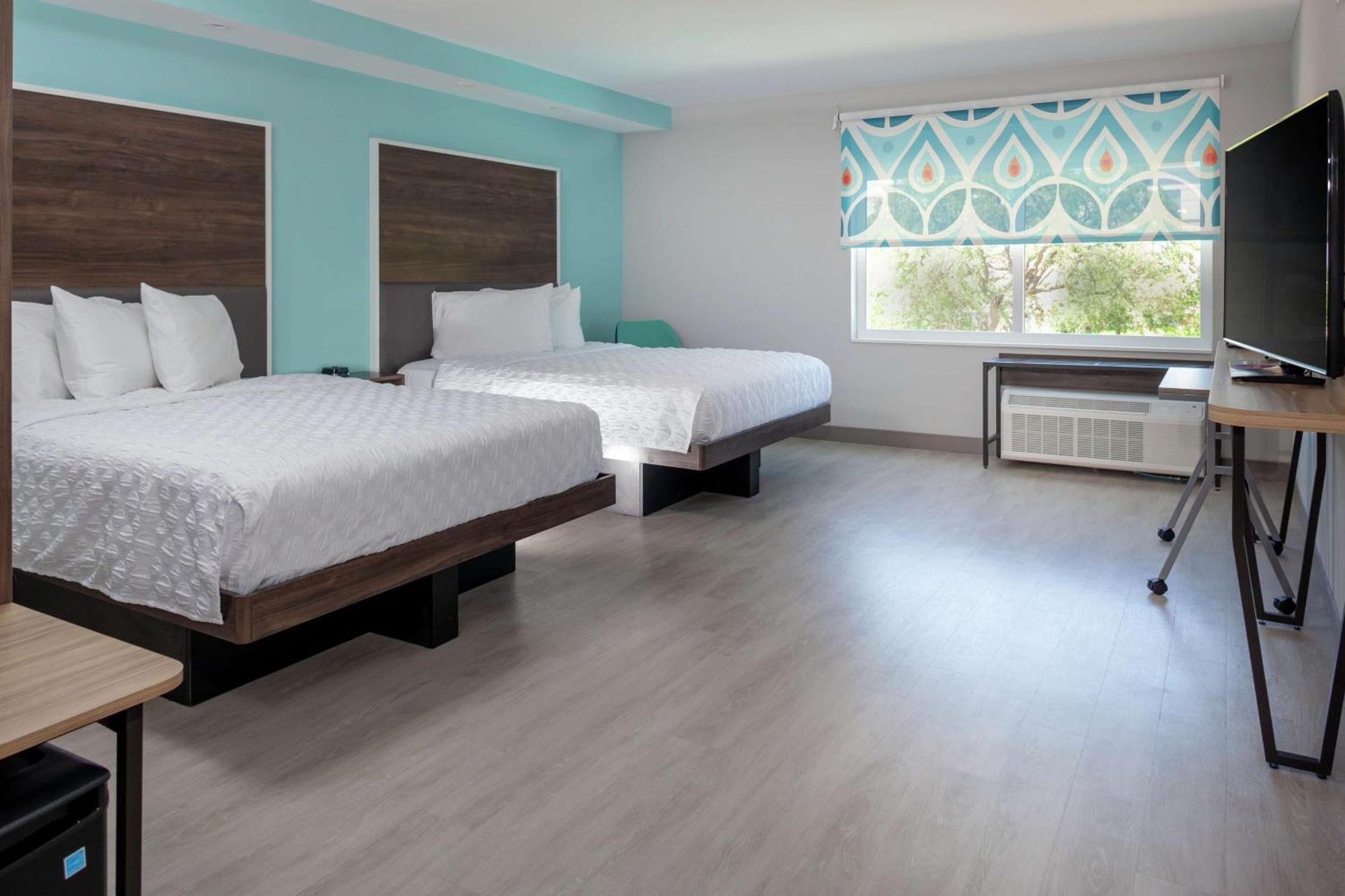 Queen Room Two Queen Beds Hearing Access
