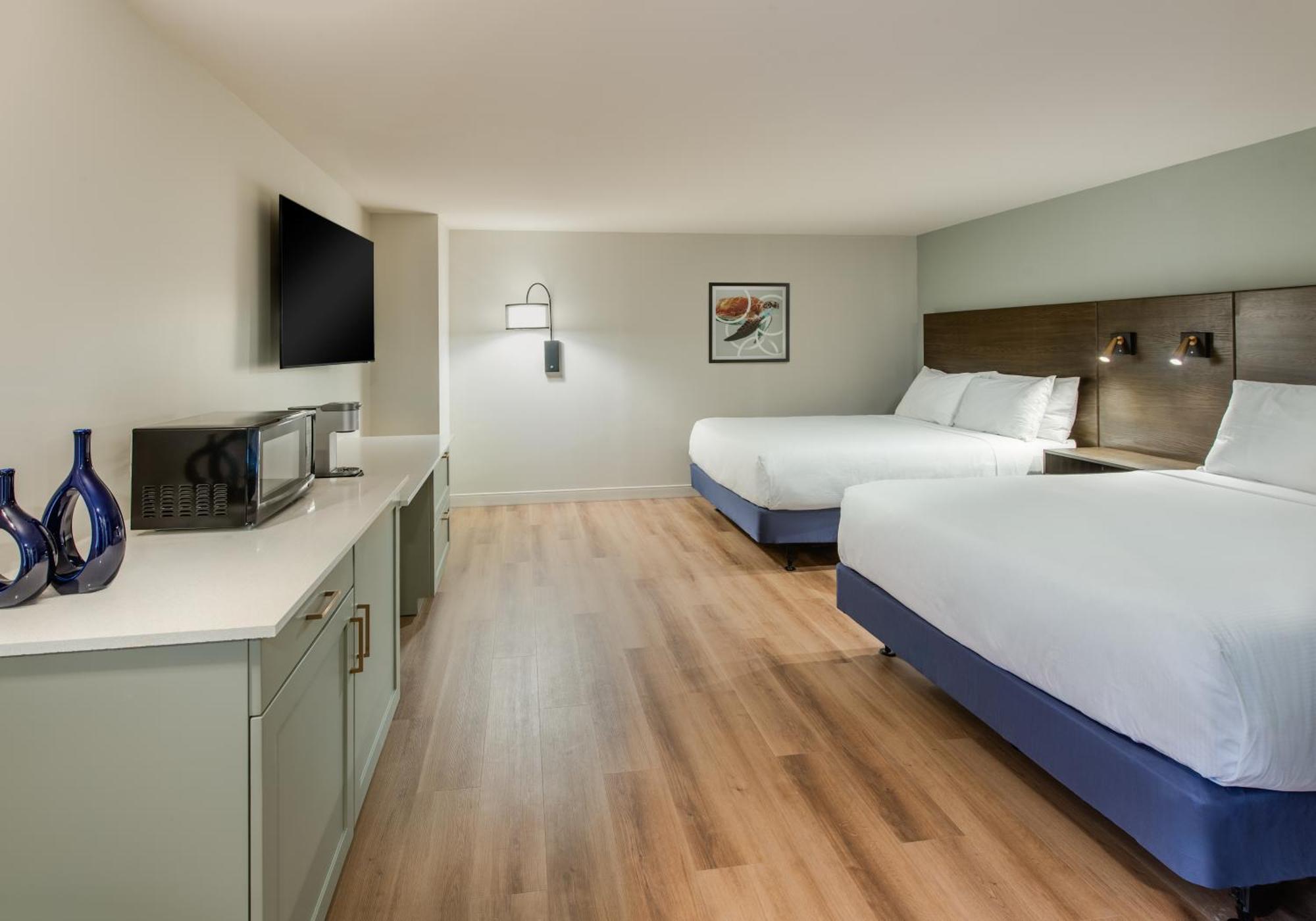 Queen Room Two Queen Beds Hearing Access