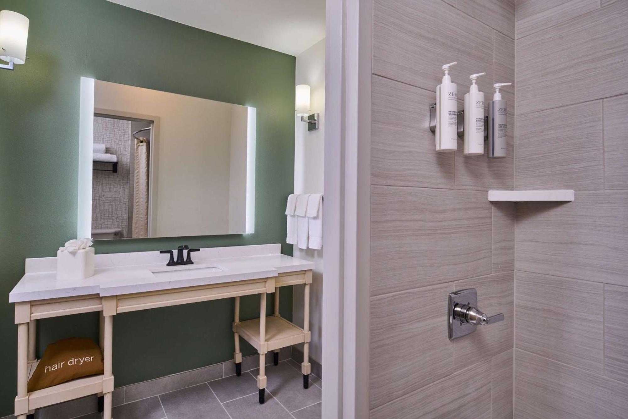Two-Bedroom King Suite Two Double Beds
