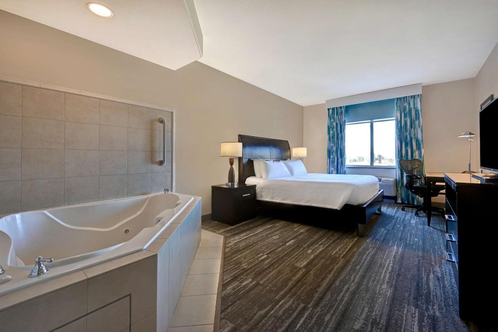 King Whirlpool Suite