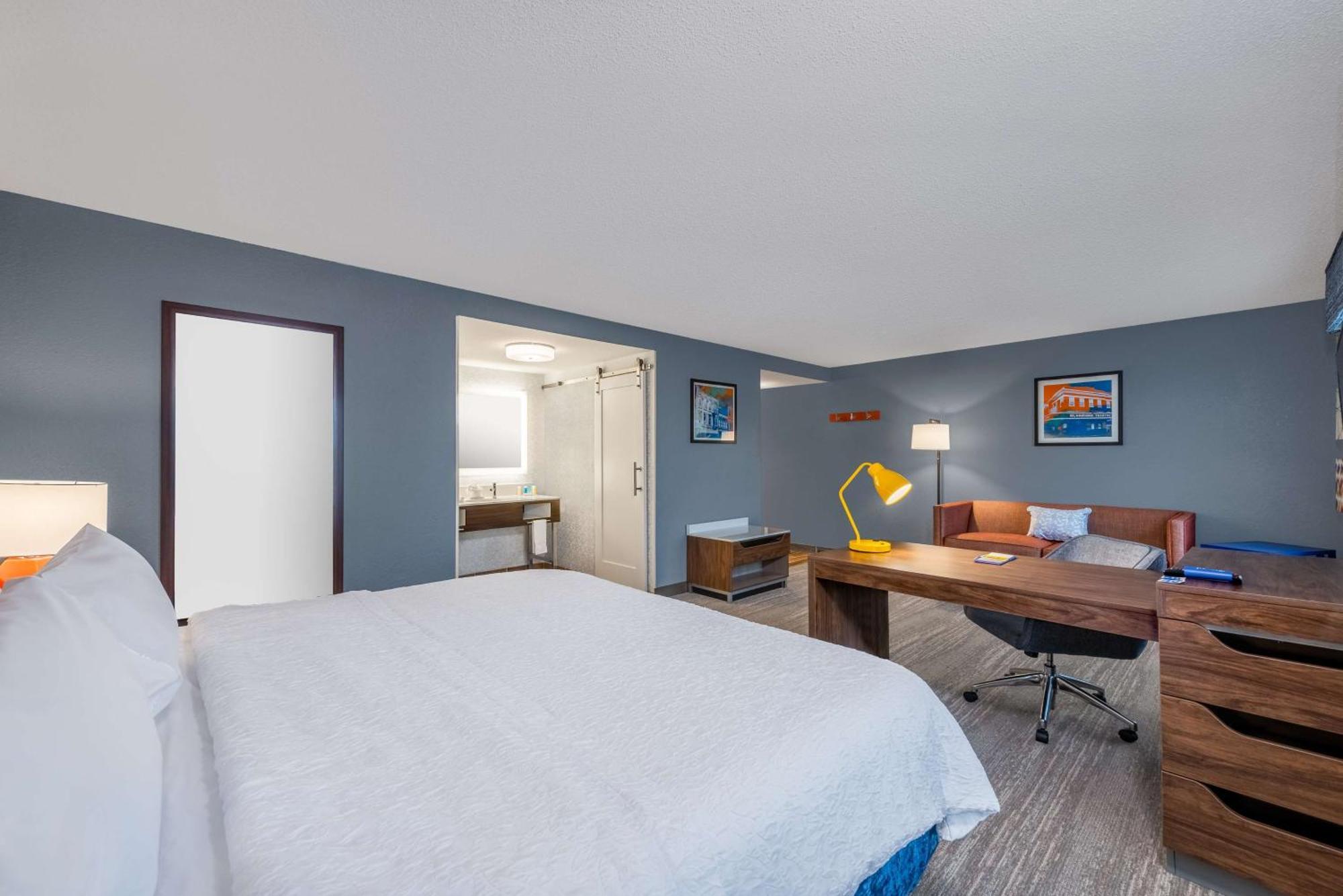 King Studio Suite - Non-Smoking