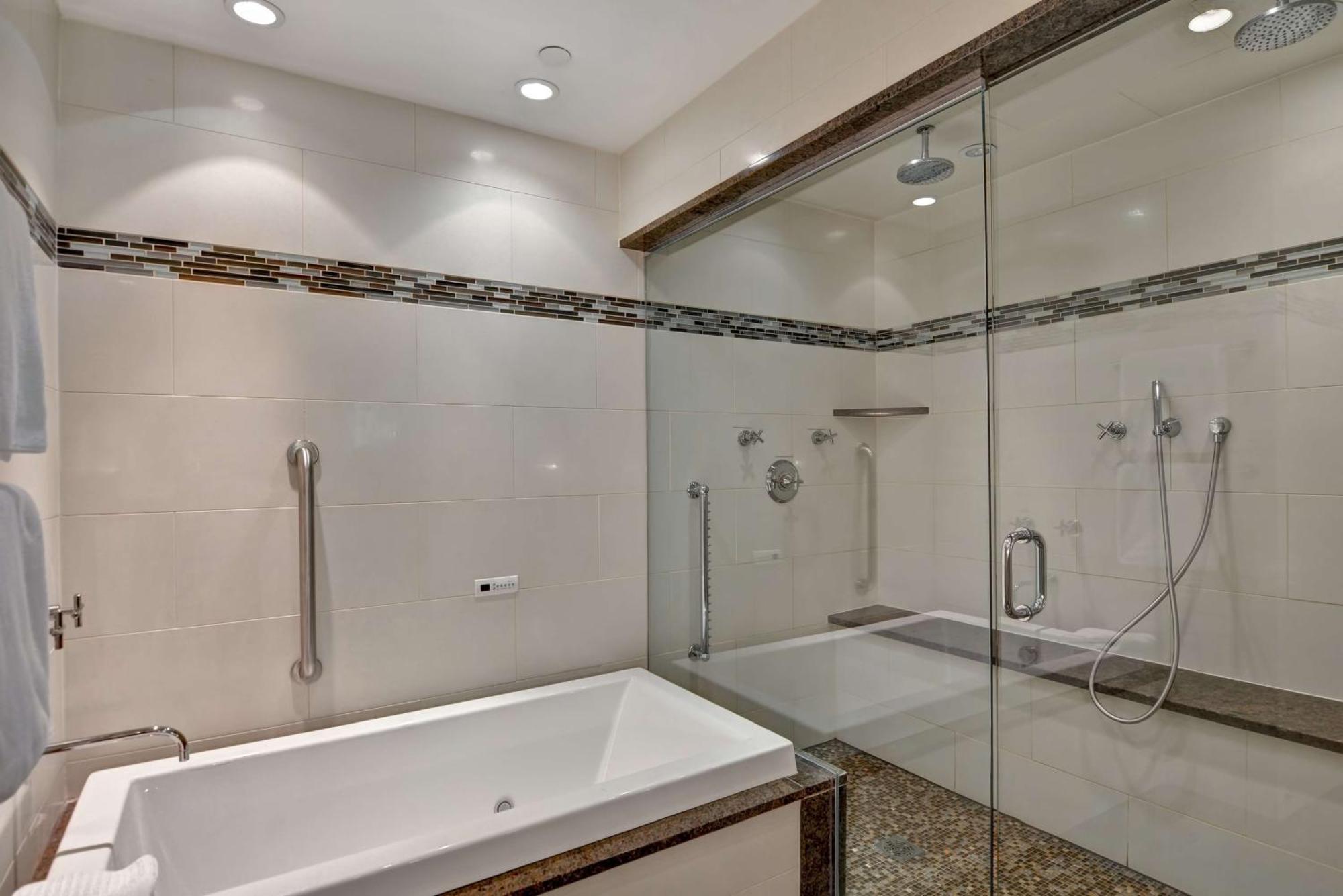 Premium King Room