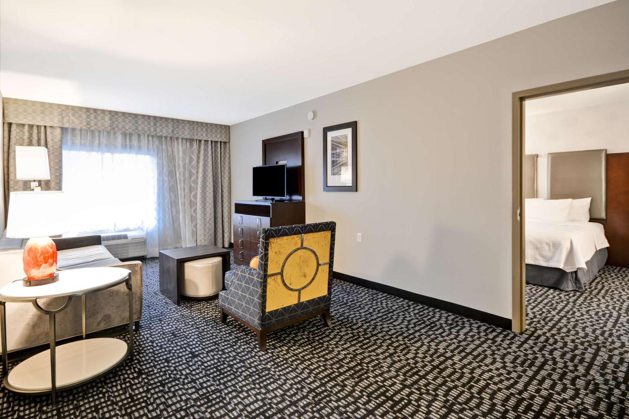 One-Bedroom Queen Suite Two Queen Beds Non-Smoking